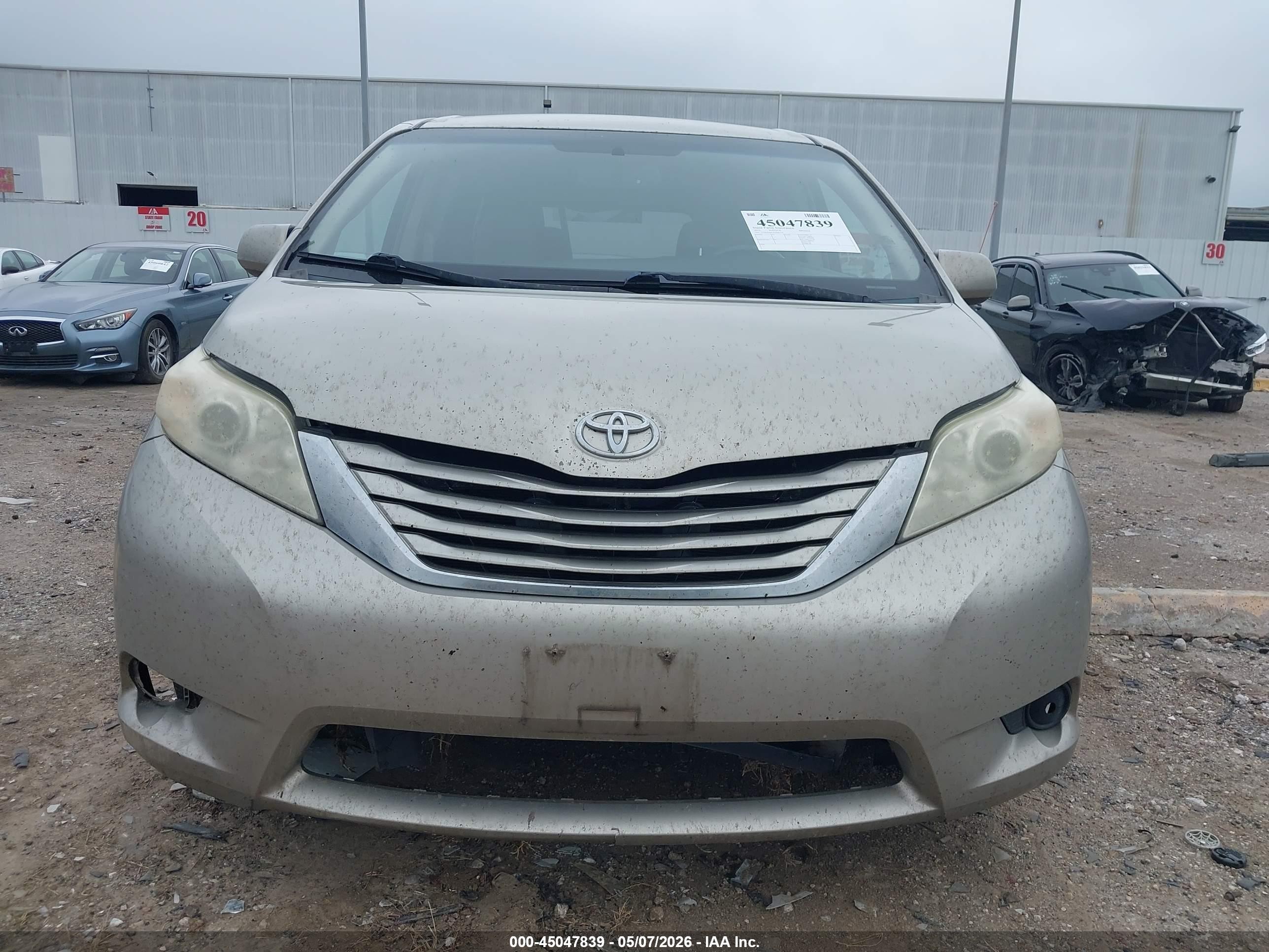2015 Toyota Sienna Le 8 Passenger Champagne vin: 5TDKK3DCXFS583739