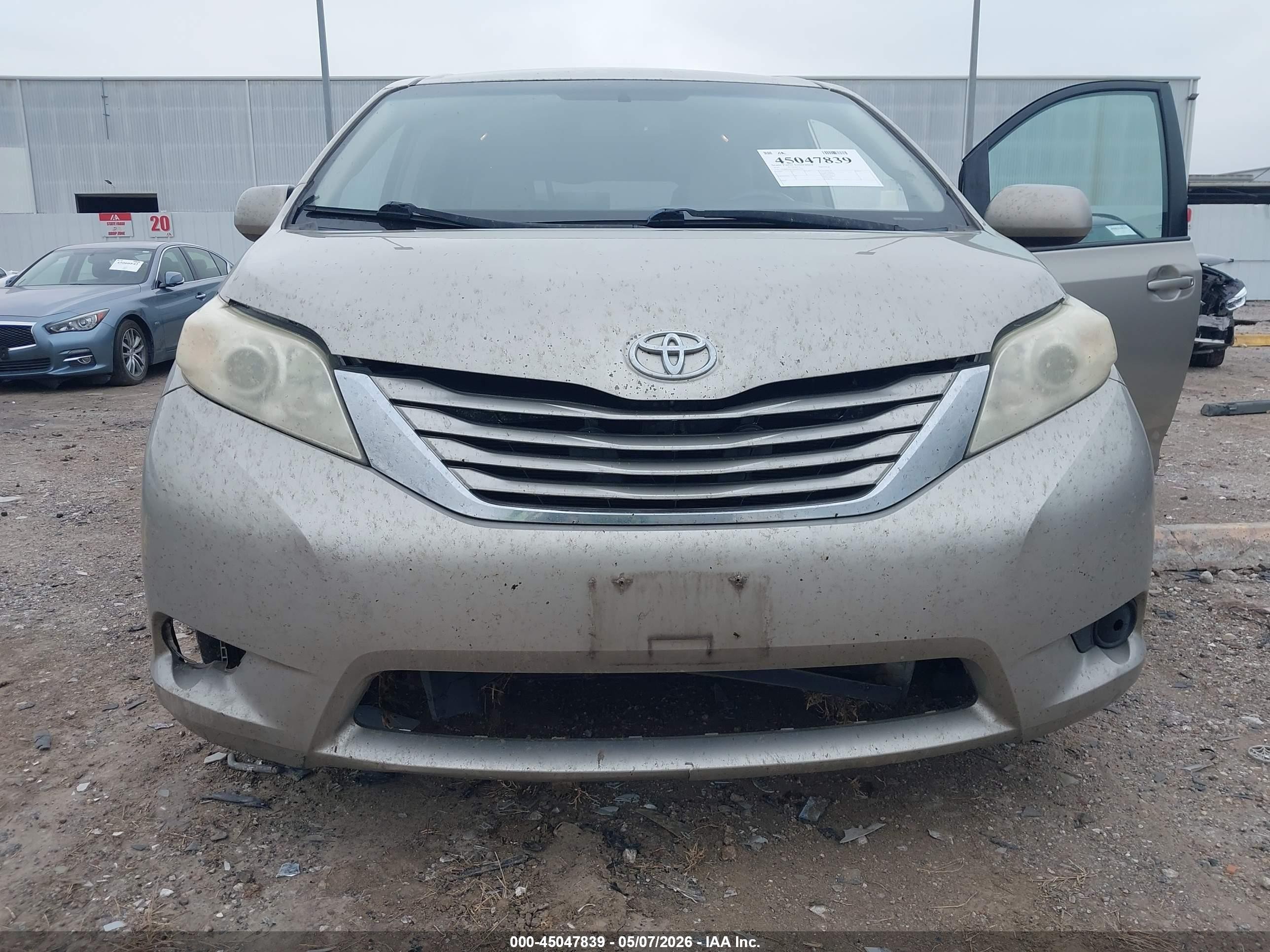 2015 Toyota Sienna Le 8 Passenger Champagne vin: 5TDKK3DCXFS583739