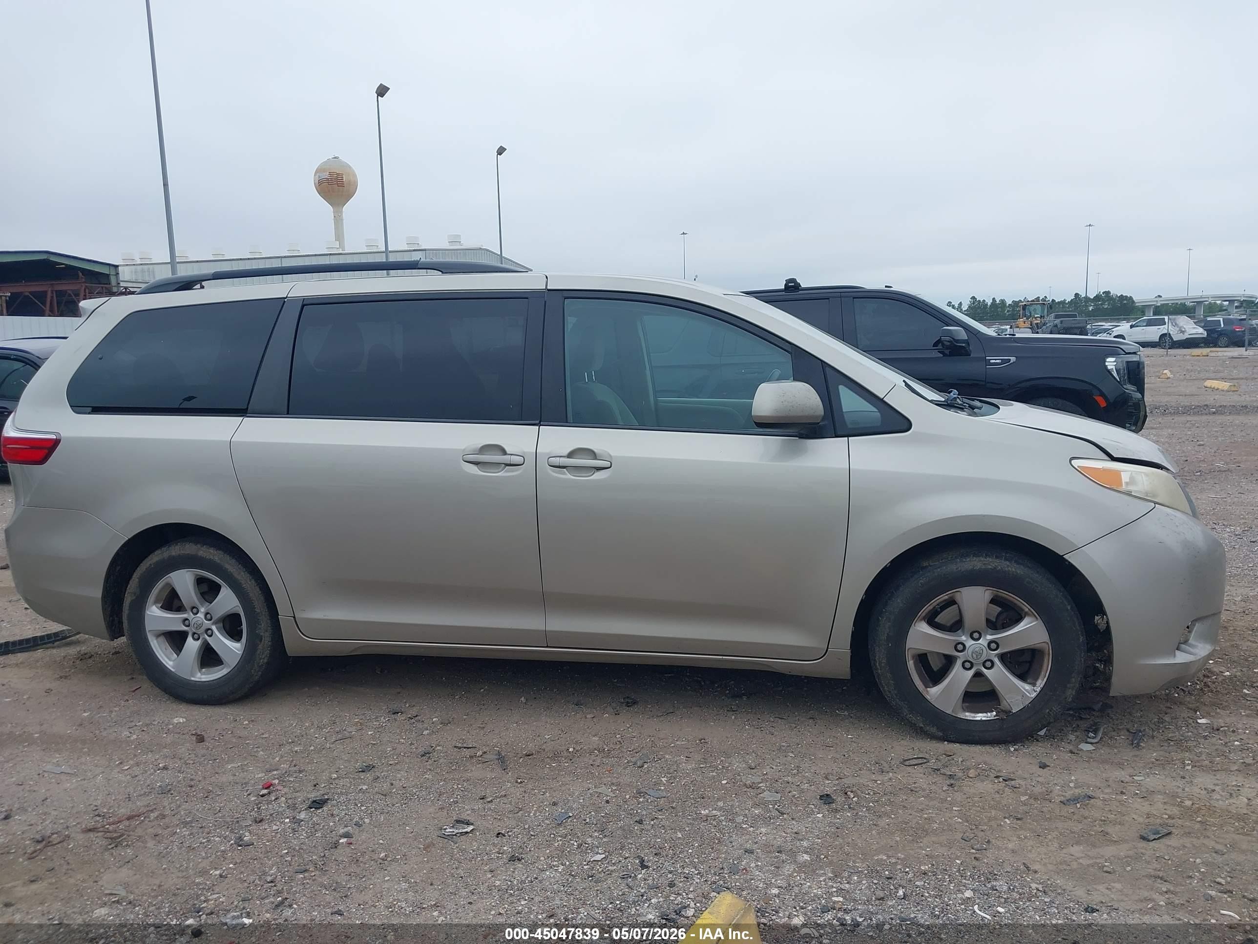 2015 Toyota Sienna Le 8 Passenger Champagne vin: 5TDKK3DCXFS583739