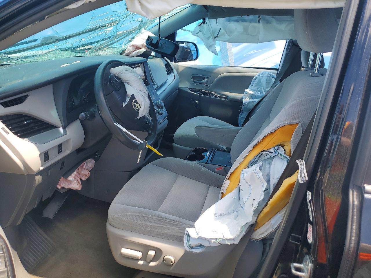 2015 Toyota Sienna Le Черный vin: 5TDKK3DCXFS589637