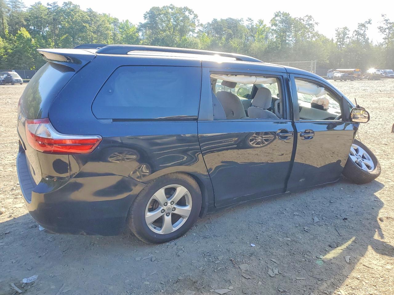 2015 Toyota Sienna Le Черный vin: 5TDKK3DCXFS589637