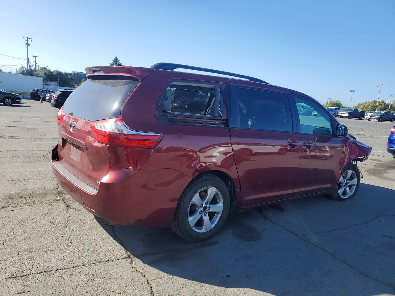 2015 Toyota Sienna Le Maroon vin: 5TDKK3DCXFS601057