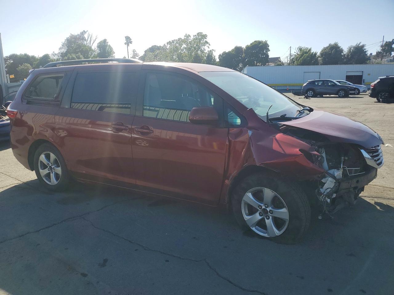 2015 Toyota Sienna Le Maroon vin: 5TDKK3DCXFS601057