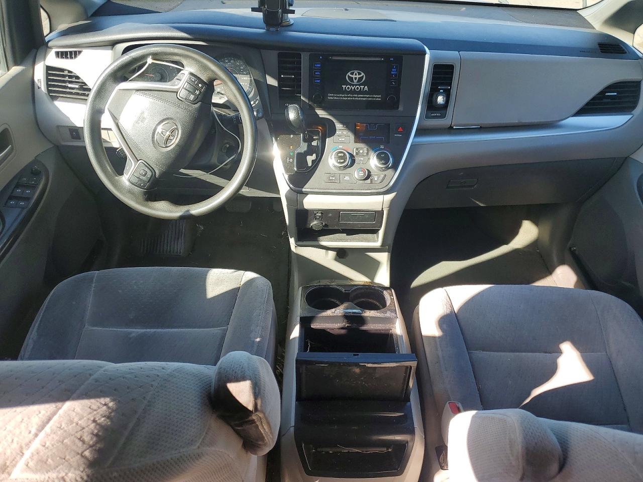 2015 Toyota Sienna Le Maroon vin: 5TDKK3DCXFS601057