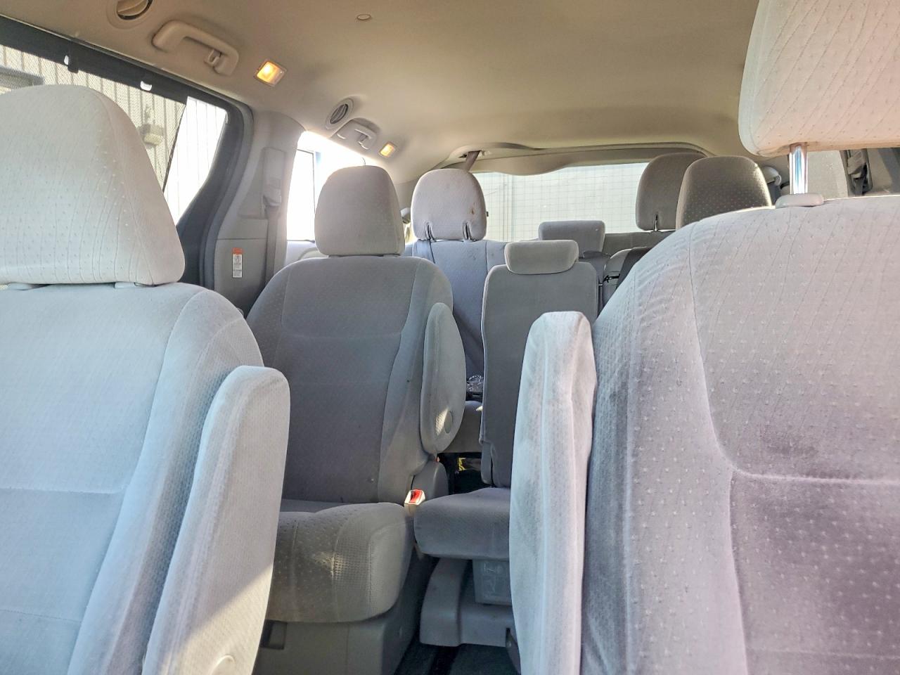 2015 Toyota Sienna Le Maroon vin: 5TDKK3DCXFS601057