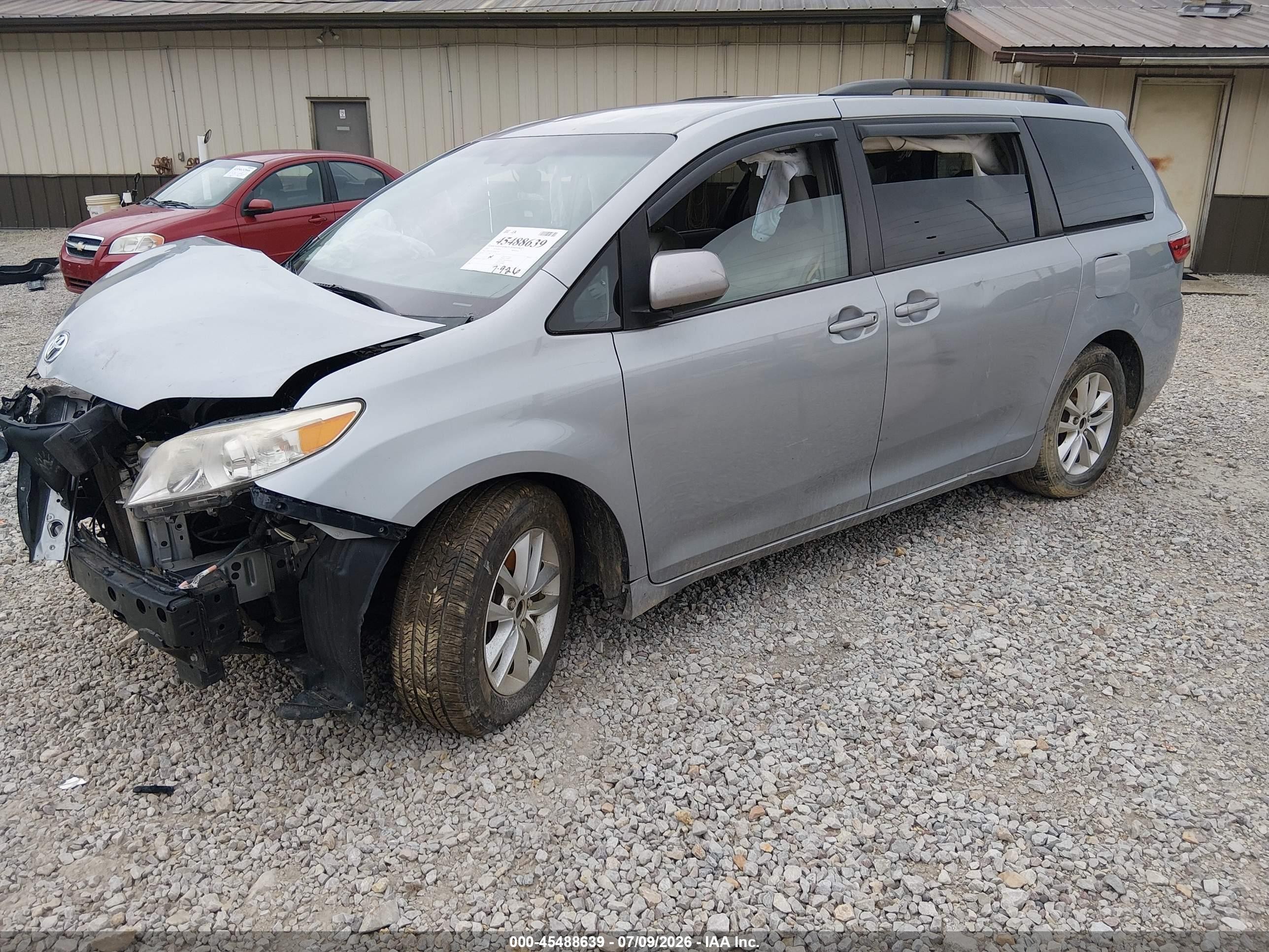 2015 Toyota Sienna Le 8 Passenger Серебряный vin: 5TDKK3DCXFS611829