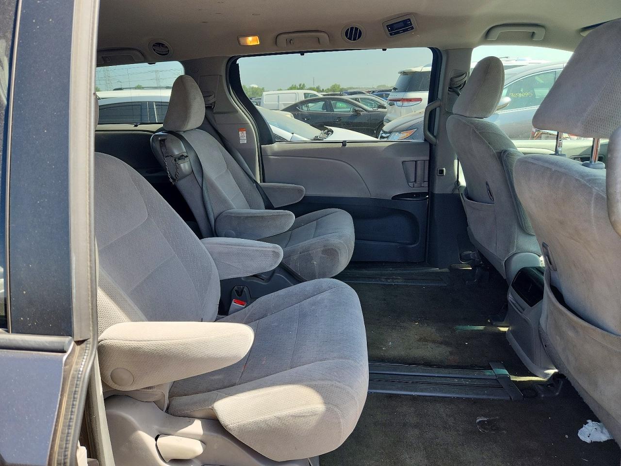 2015 Toyota Sienna Le Gray vin: 5TDKK3DCXFS613015