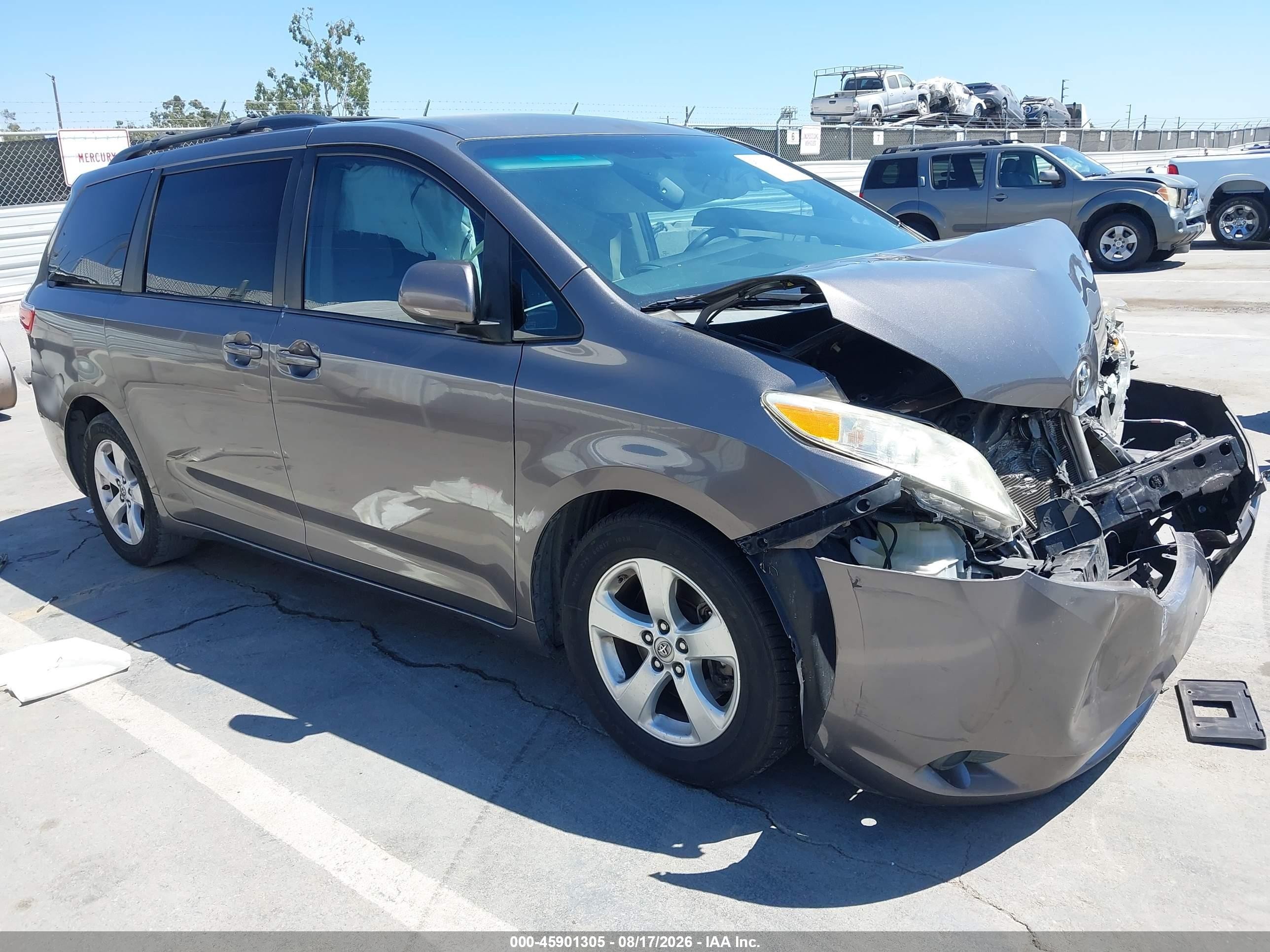 2015 Toyota Sienna Le 8 Passenger Gray vin: 5TDKK3DCXFS615847
