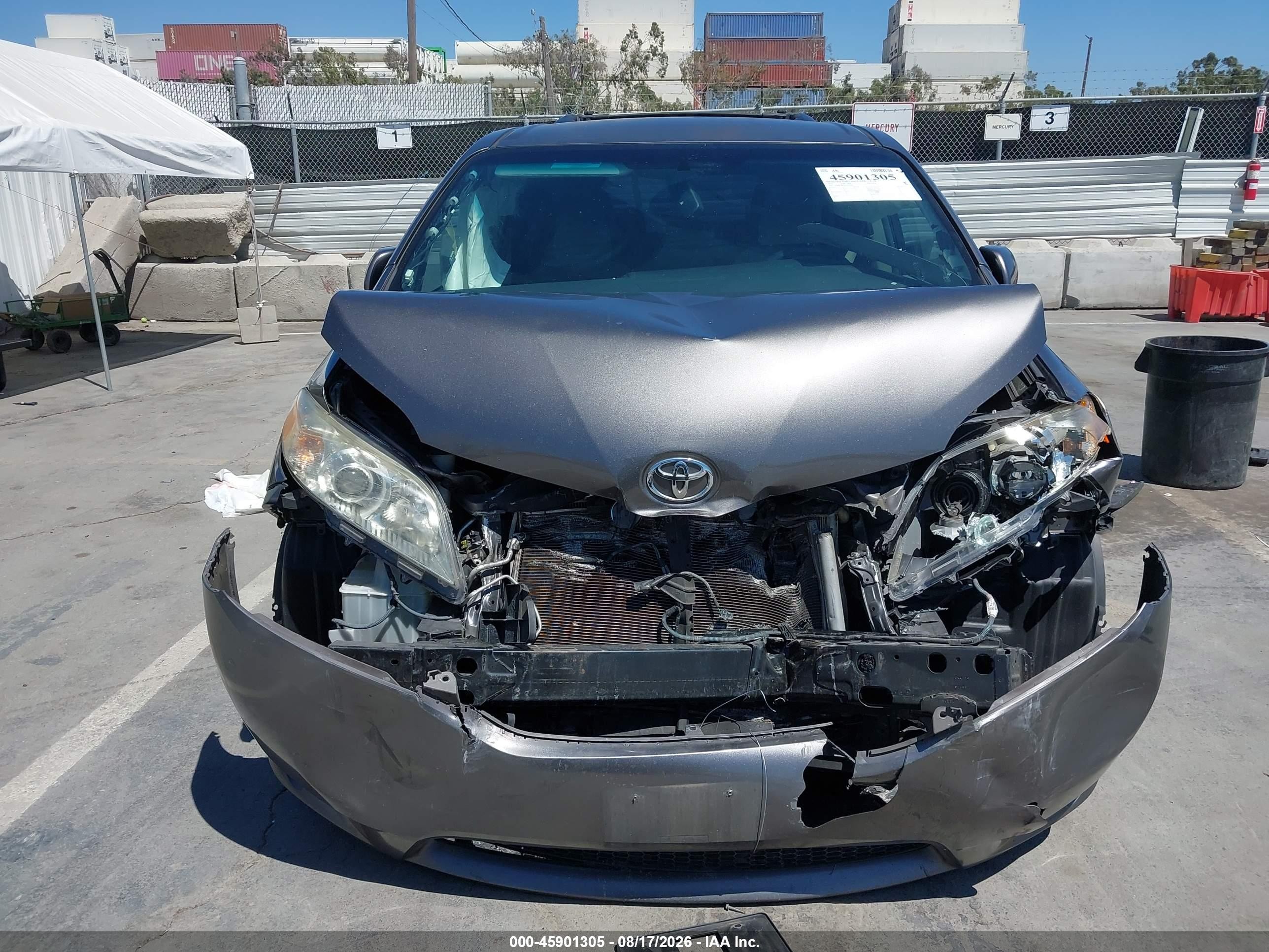 2015 Toyota Sienna Le 8 Passenger Gray vin: 5TDKK3DCXFS615847