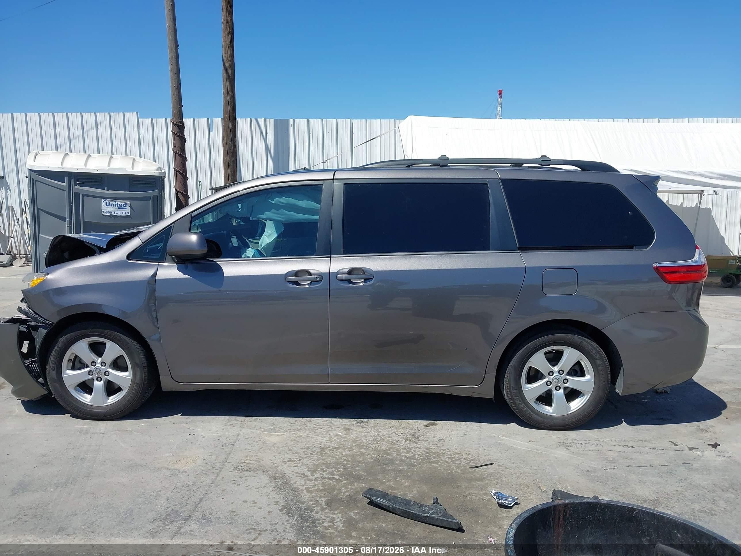2015 Toyota Sienna Le 8 Passenger Gray vin: 5TDKK3DCXFS615847