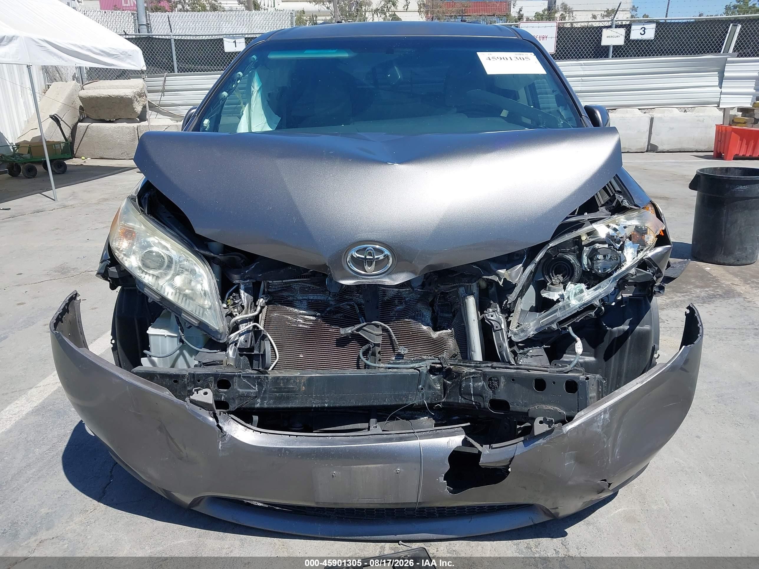 2015 Toyota Sienna Le 8 Passenger Gray vin: 5TDKK3DCXFS615847
