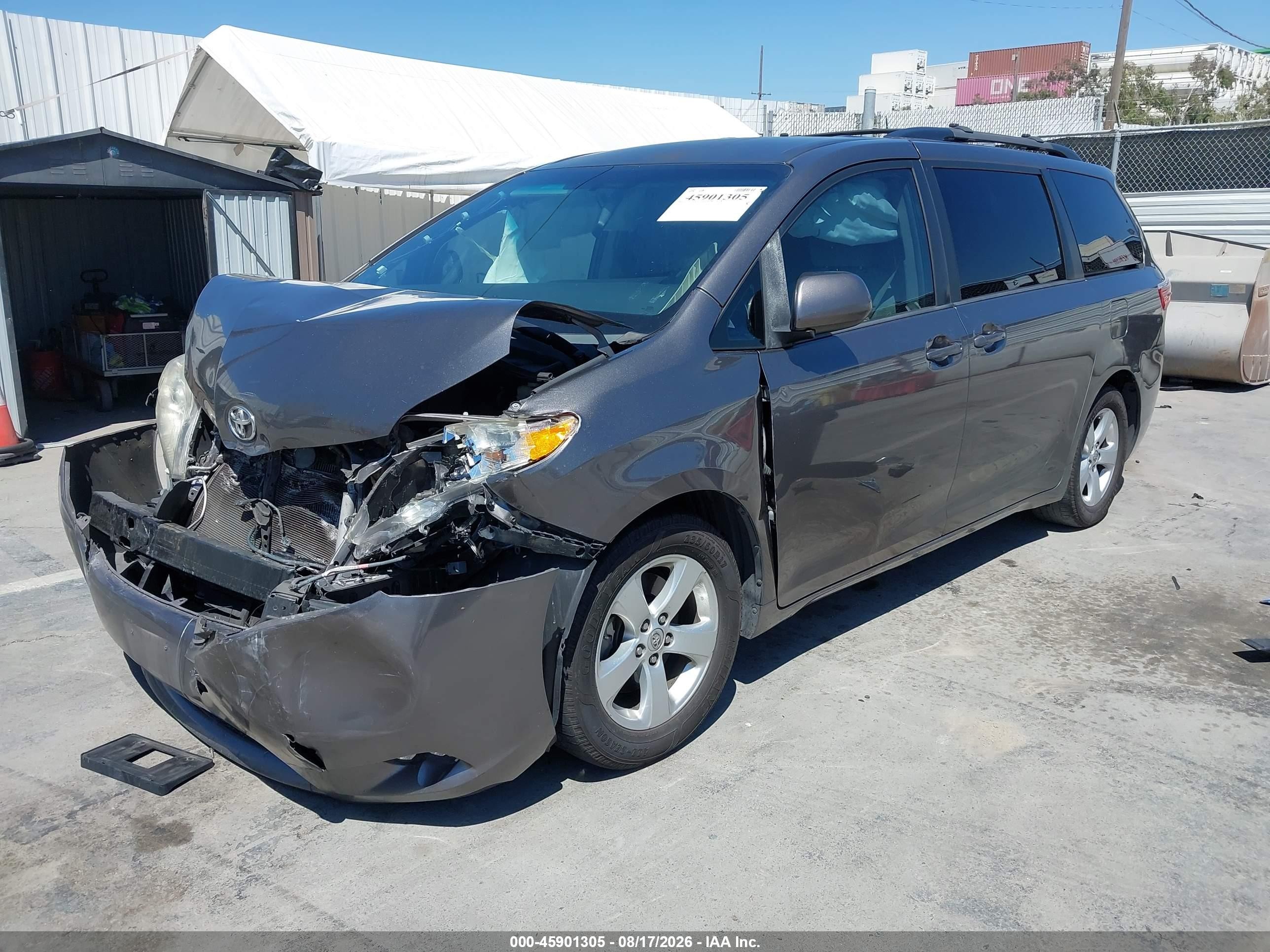 2015 Toyota Sienna Le 8 Passenger Gray vin: 5TDKK3DCXFS615847
