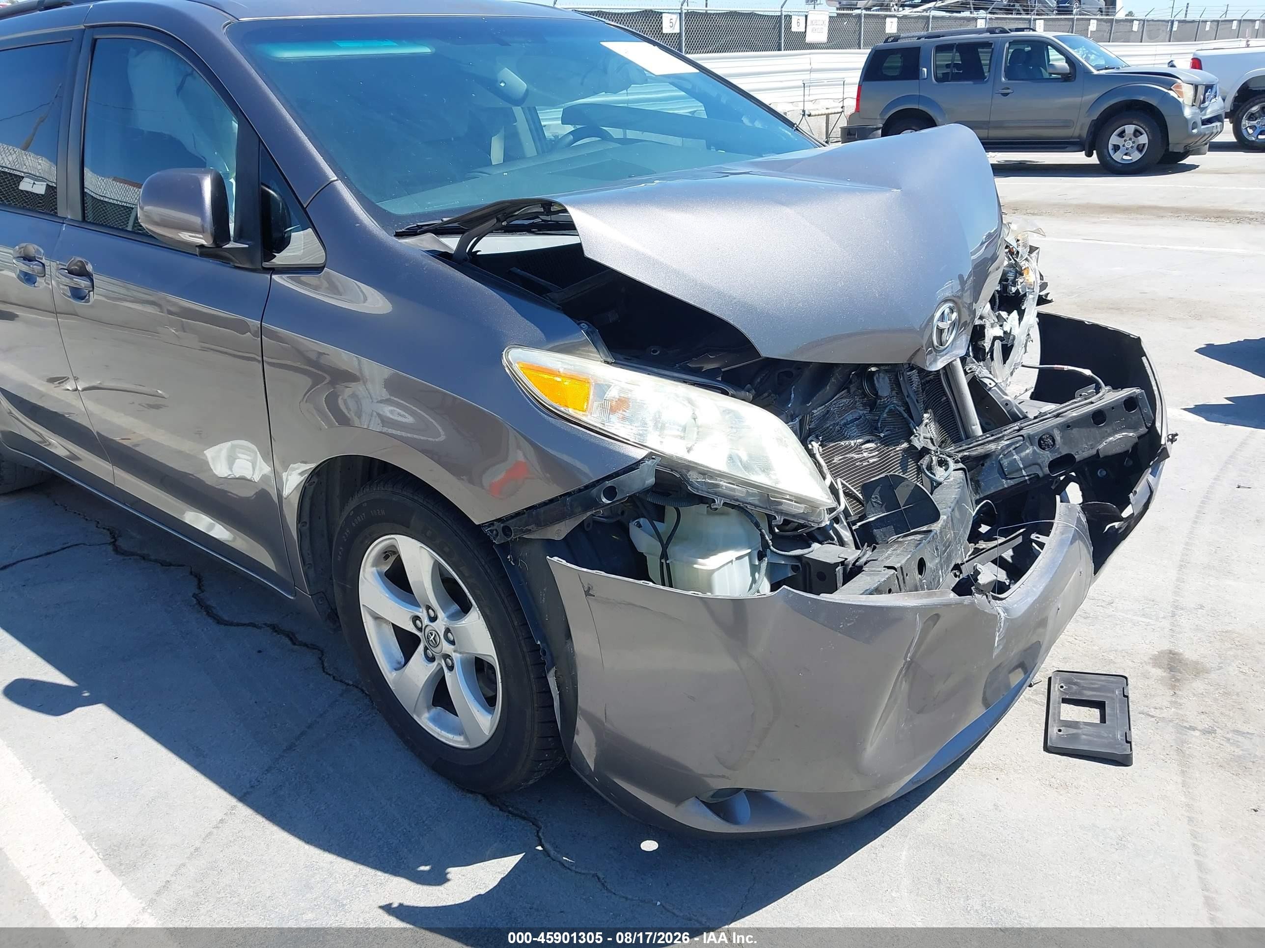 2015 Toyota Sienna Le 8 Passenger Gray vin: 5TDKK3DCXFS615847