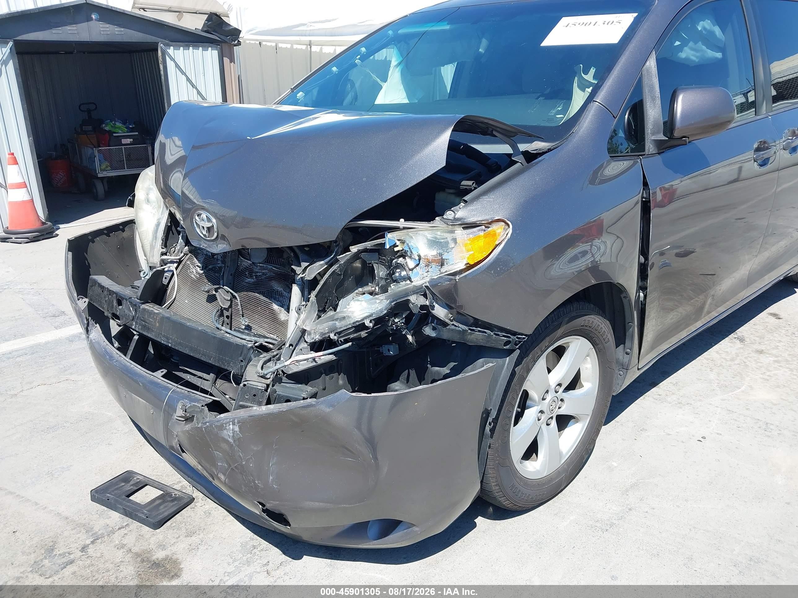 2015 Toyota Sienna Le 8 Passenger Gray vin: 5TDKK3DCXFS615847