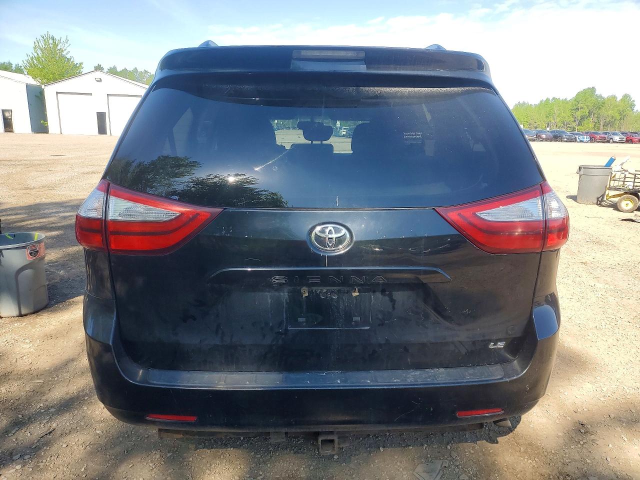 2015 Toyota Sienna Le Gray vin: 5TDKK3DCXFS625469