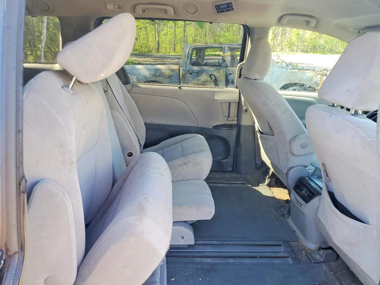 2015 Toyota Sienna Le Gray vin: 5TDKK3DCXFS625469
