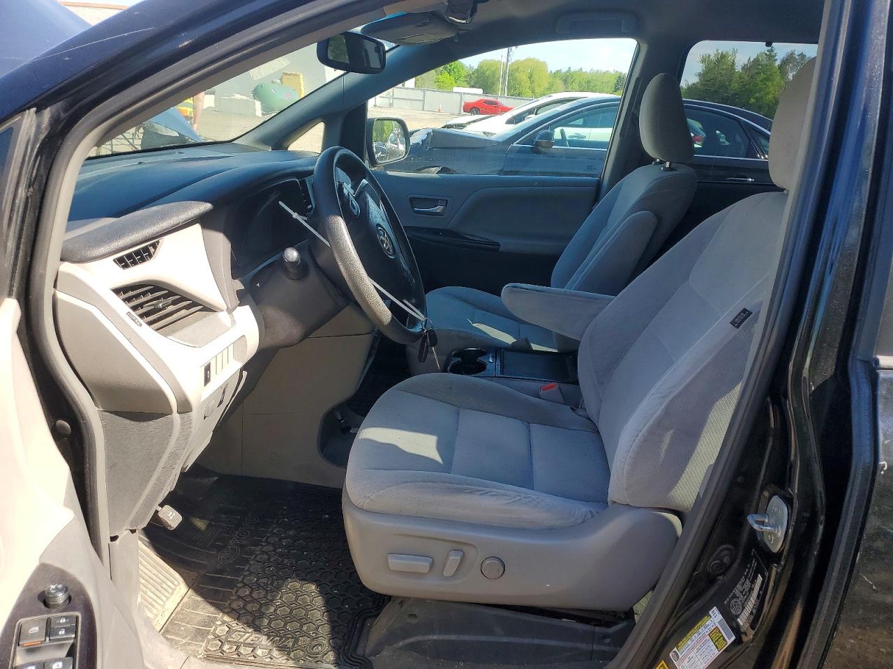 2015 Toyota Sienna Le Gray vin: 5TDKK3DCXFS625469