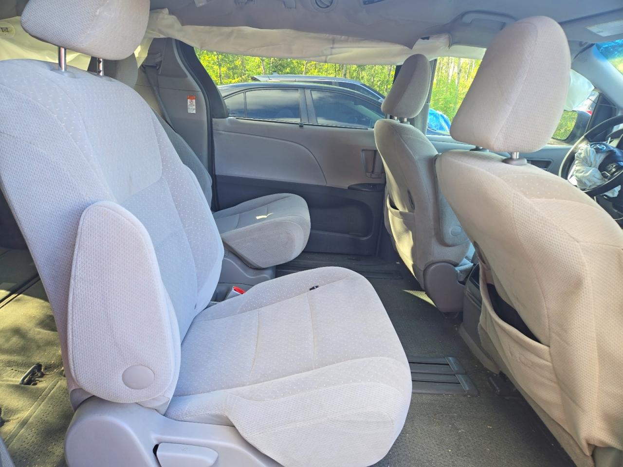 2015 Toyota Sienna Le Silver vin: 5TDKK3DCXFS668886