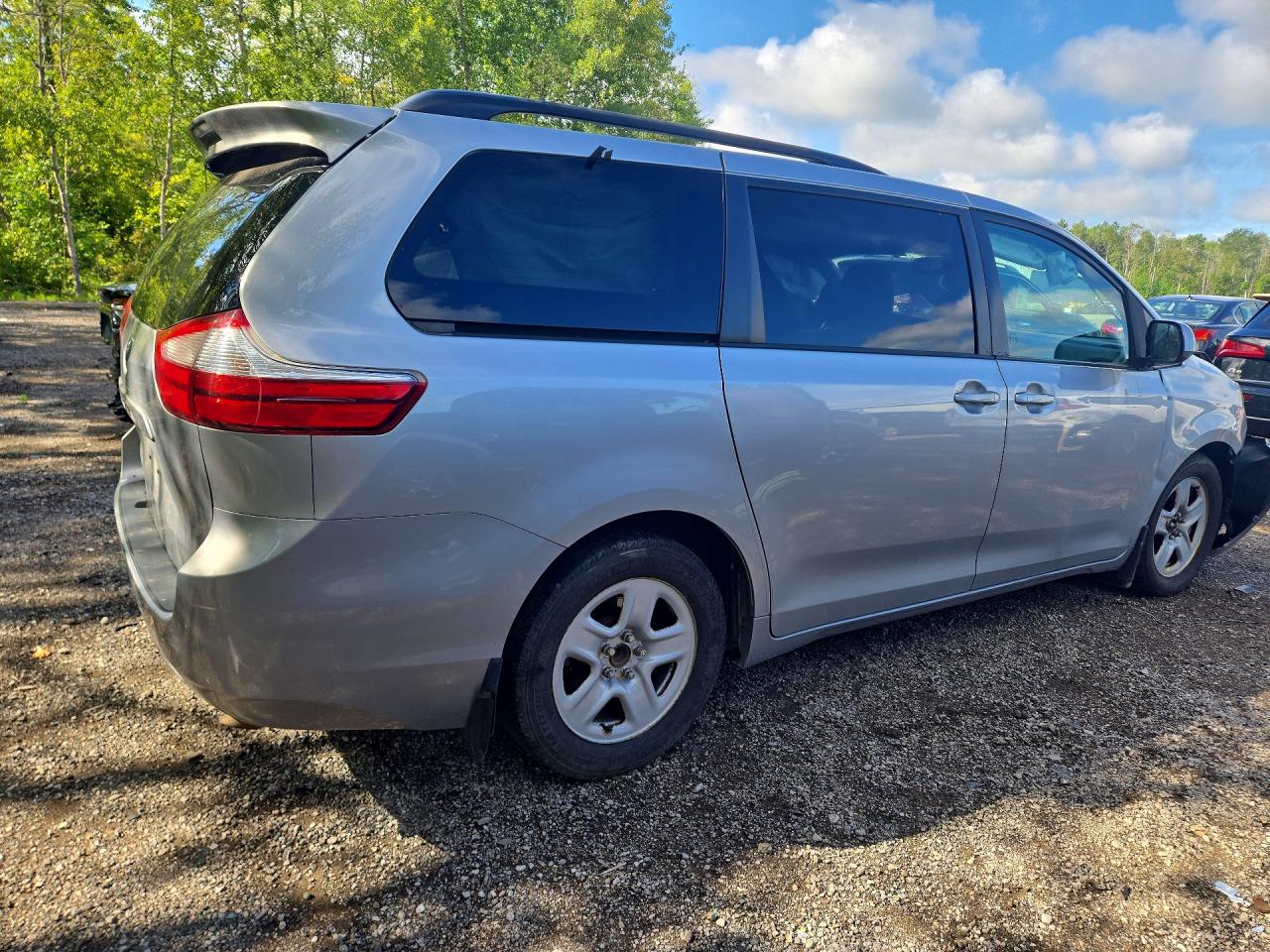 2015 Toyota Sienna Le Silver vin: 5TDKK3DCXFS668886