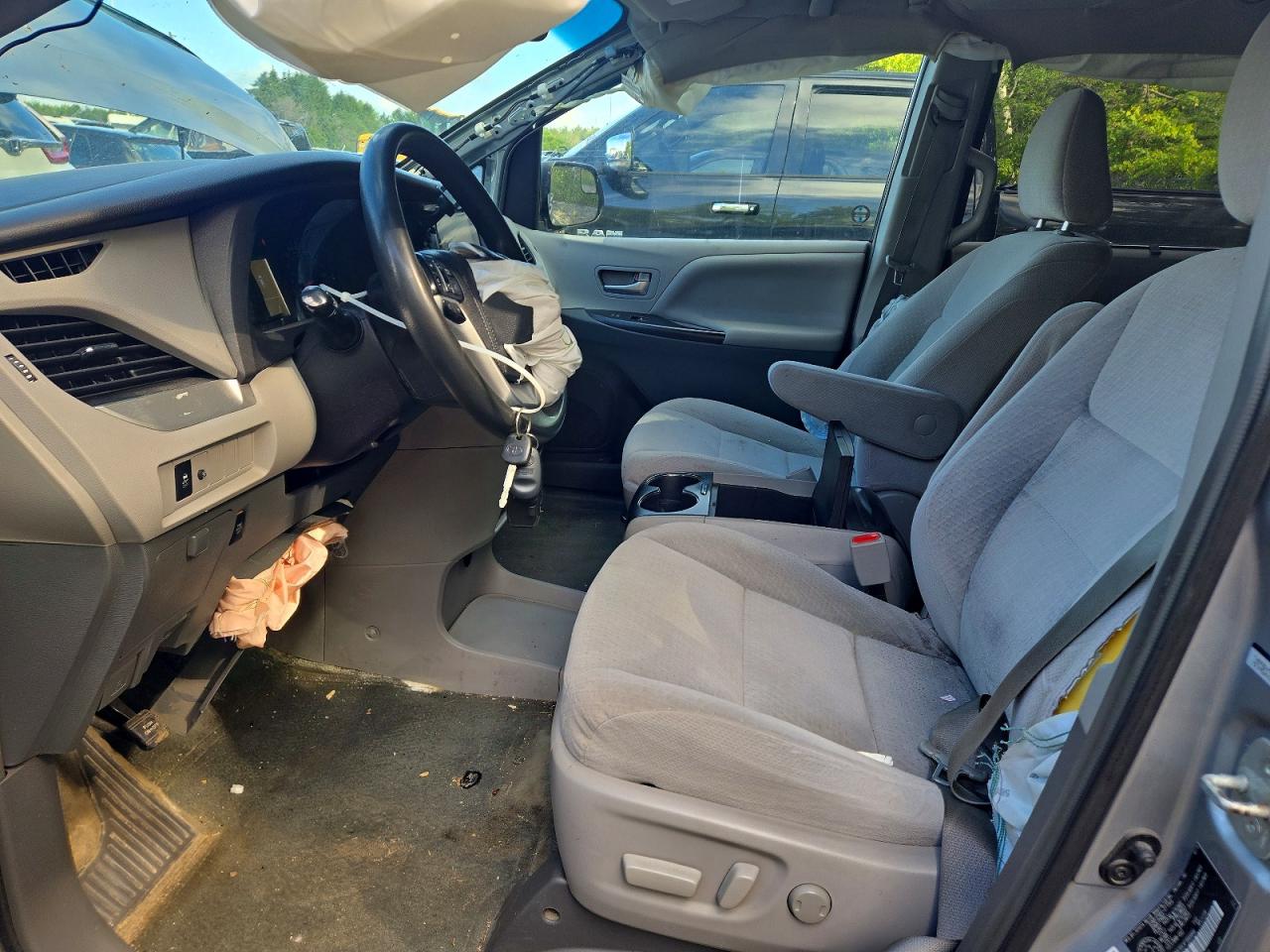 2015 Toyota Sienna Le Silver vin: 5TDKK3DCXFS668886