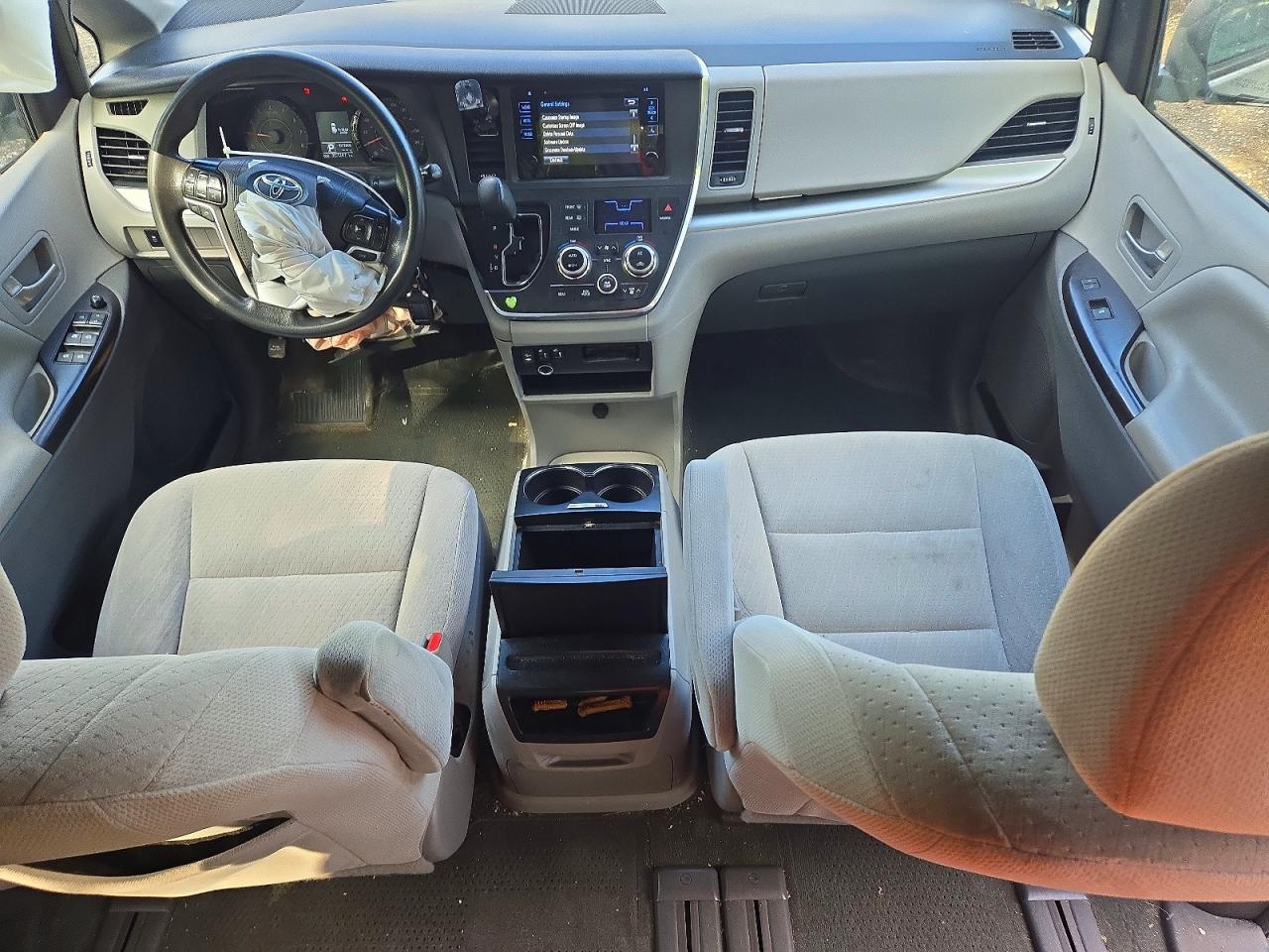 2015 Toyota Sienna Le Silver vin: 5TDKK3DCXFS668886