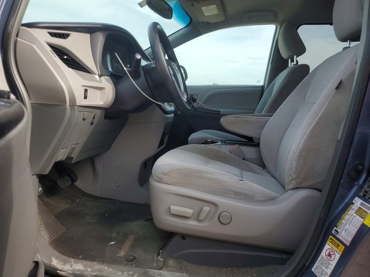 2015 Toyota Sienna Le Blue vin: 5TDKK3DCXFS688281