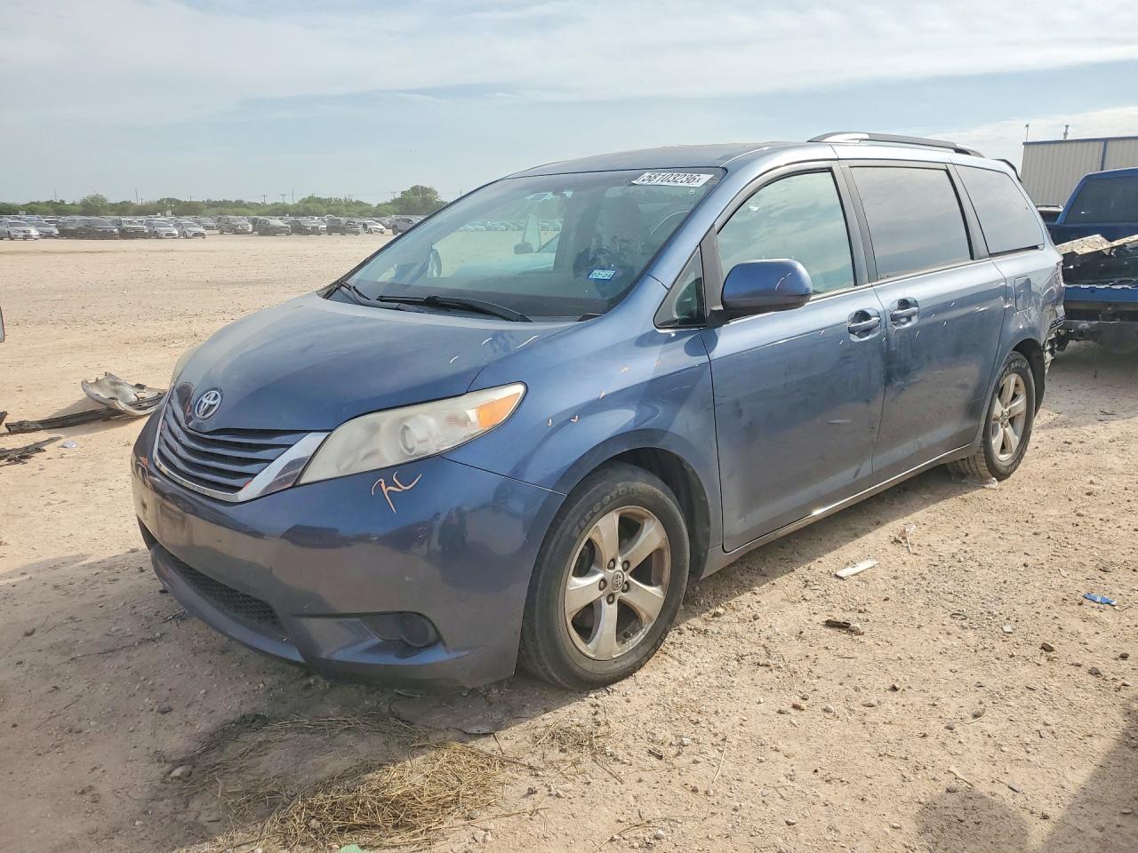 2015 Toyota Sienna Le Blue vin: 5TDKK3DCXFS688281