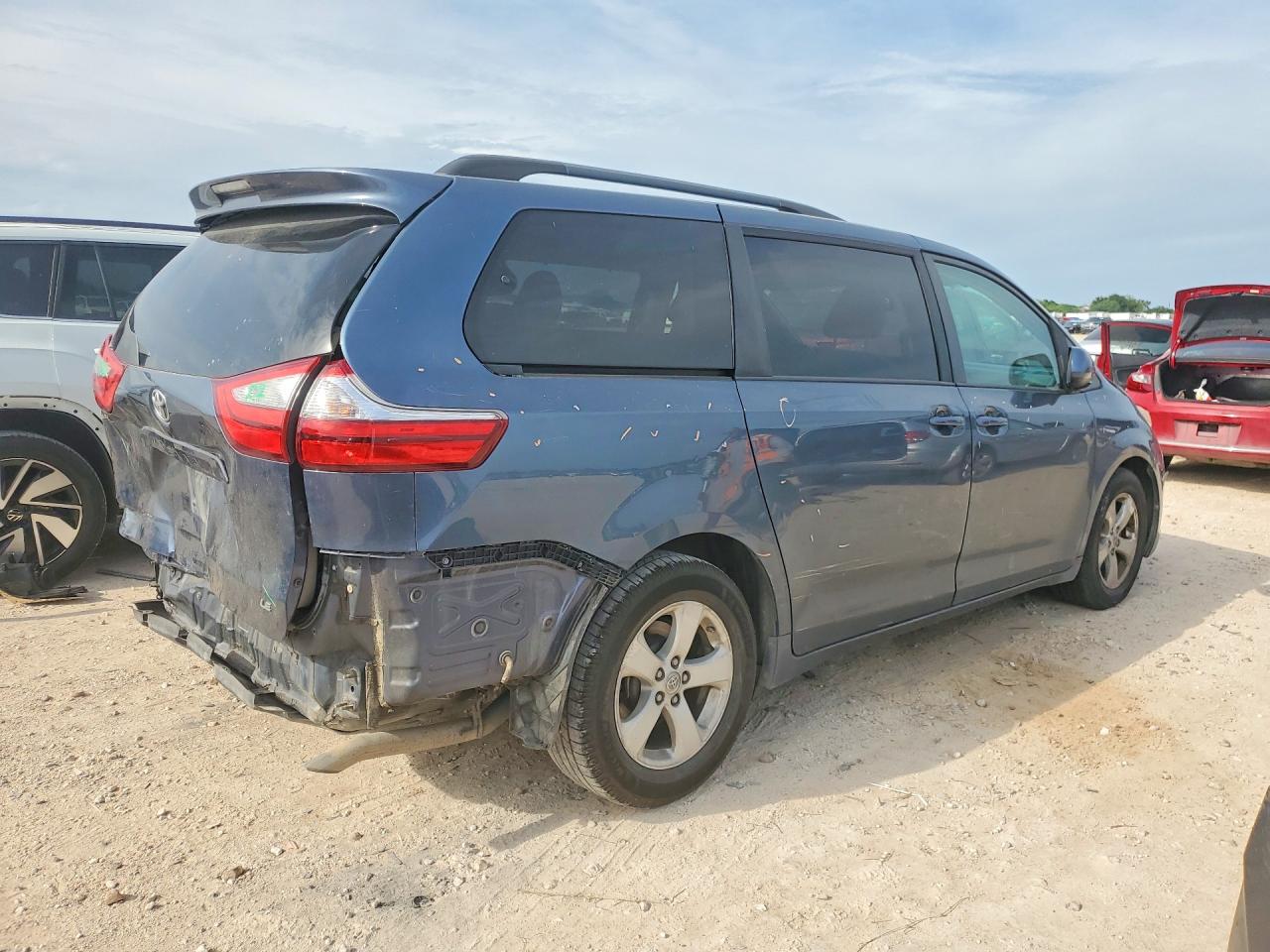2015 Toyota Sienna Le Blue vin: 5TDKK3DCXFS688281