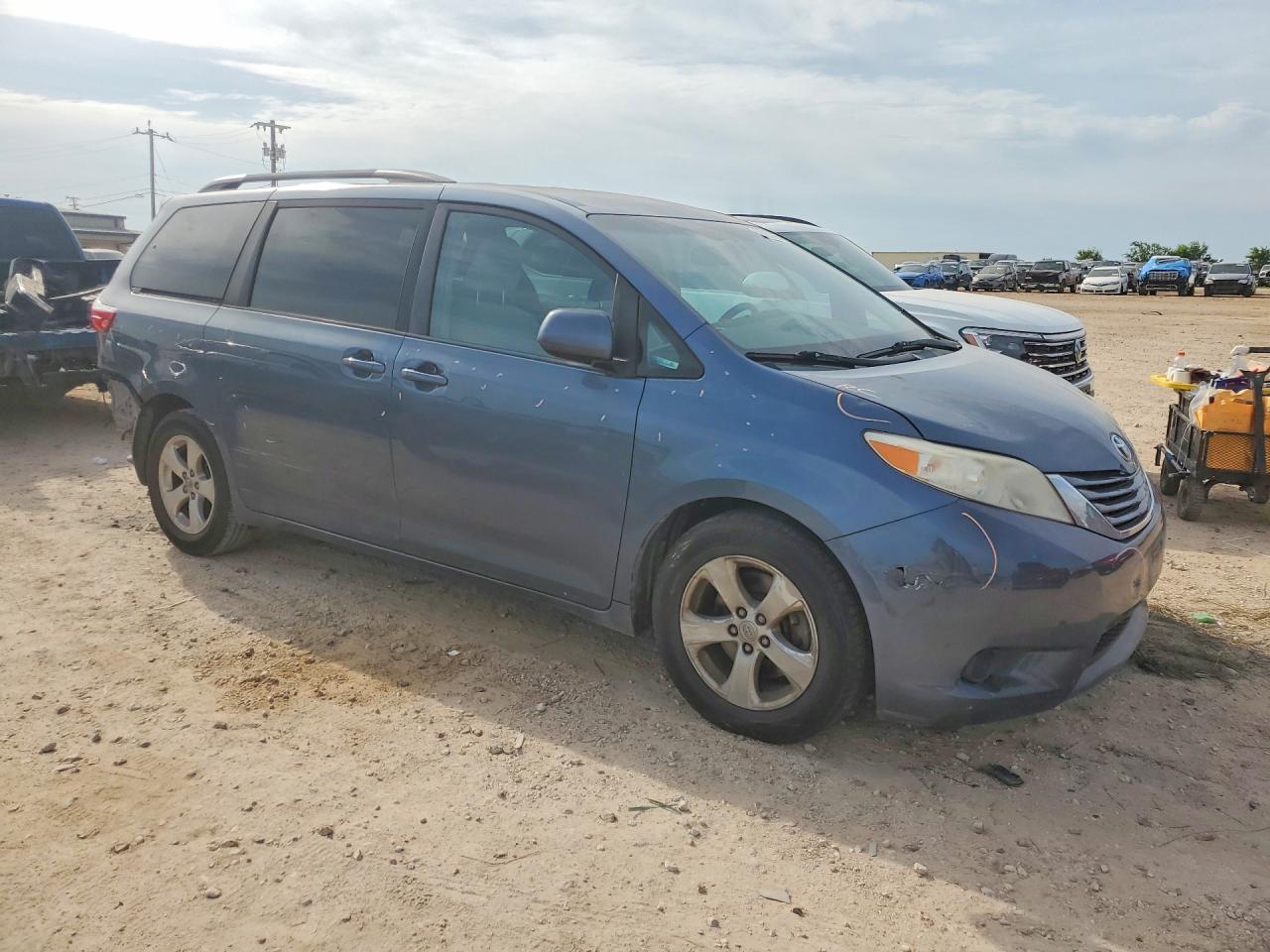 2015 Toyota Sienna Le Blue vin: 5TDKK3DCXFS688281