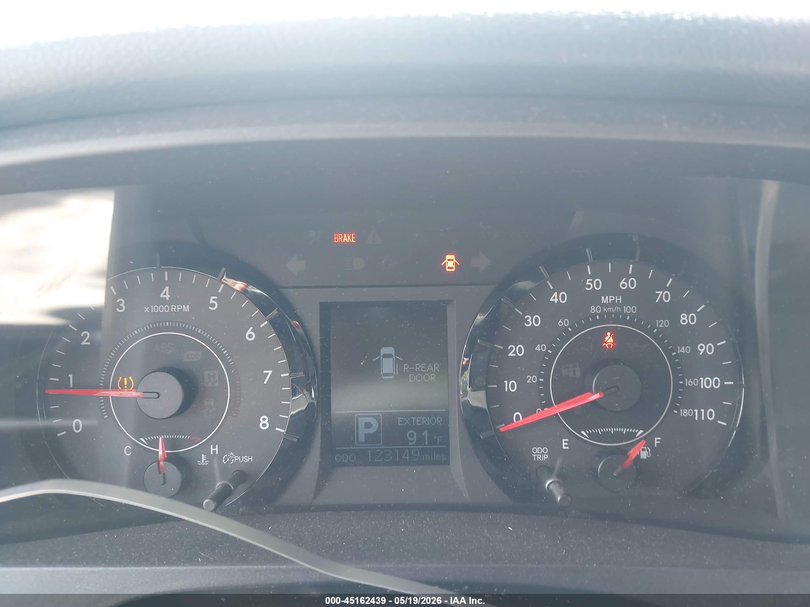 2016 Toyota Sienna Le 8 Passenger Серебряный vin: 5TDKK3DCXGS726819
