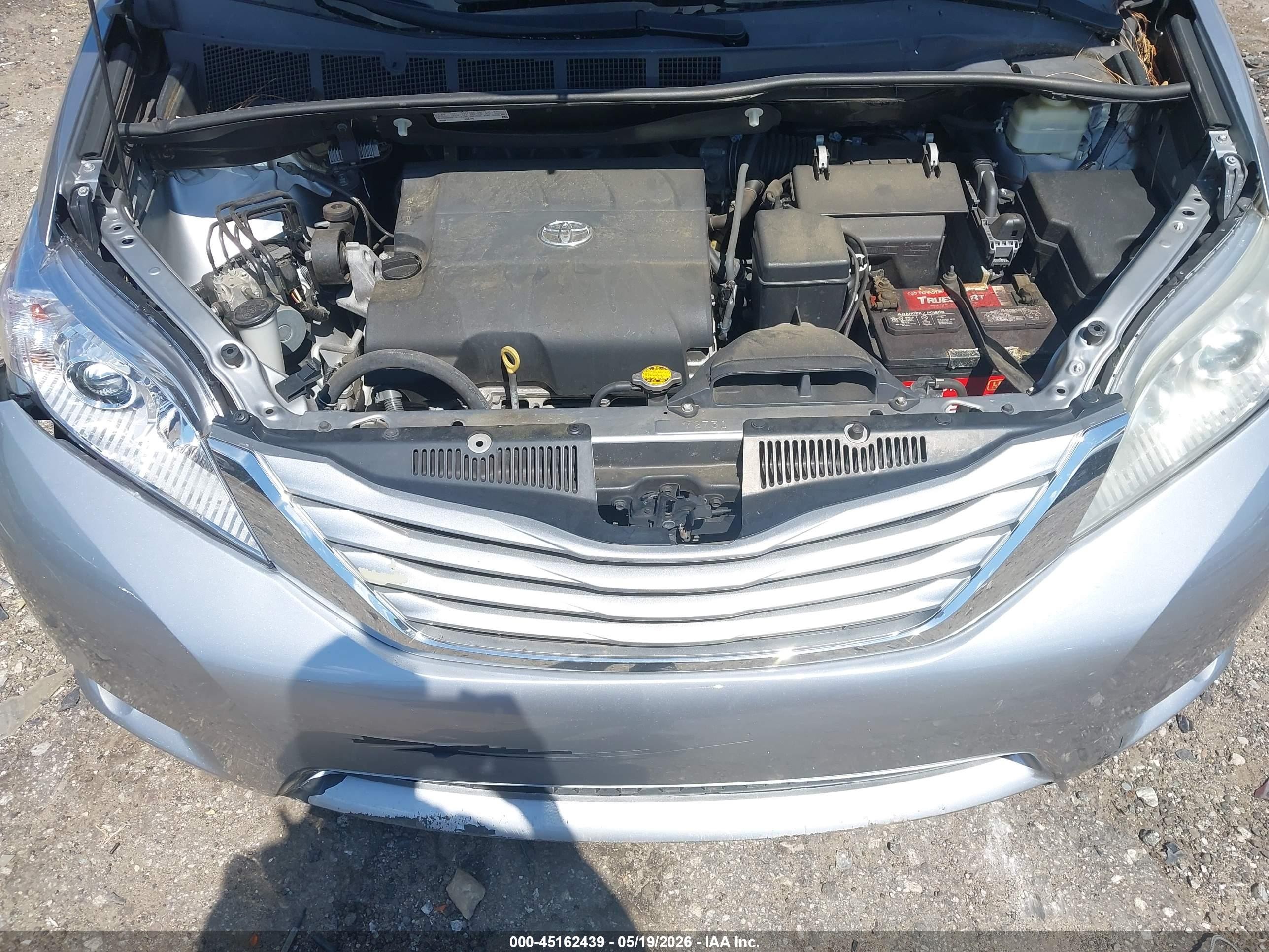 2016 Toyota Sienna Le 8 Passenger Серебряный vin: 5TDKK3DCXGS726819