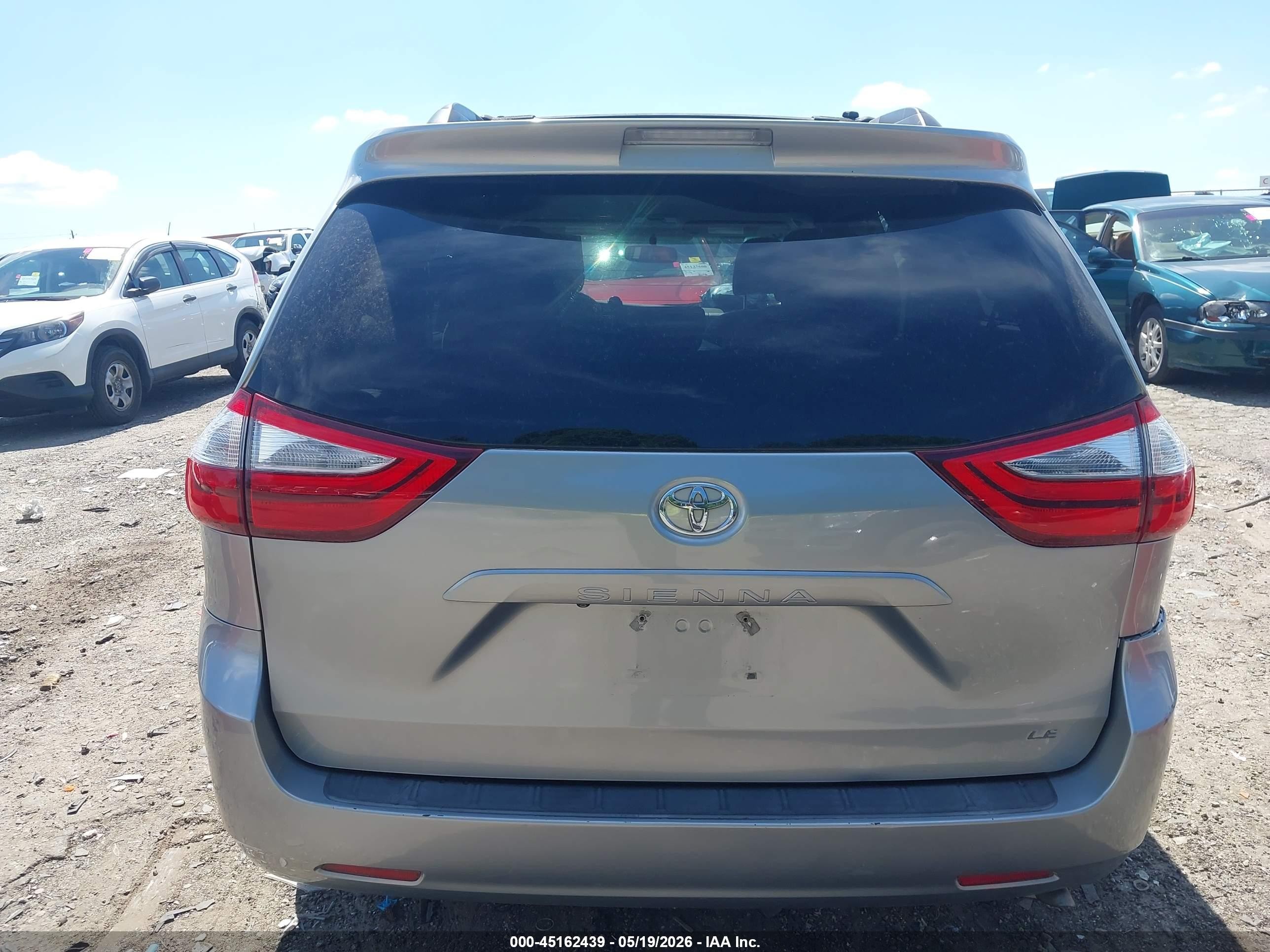 2016 Toyota Sienna Le 8 Passenger Серебряный vin: 5TDKK3DCXGS726819