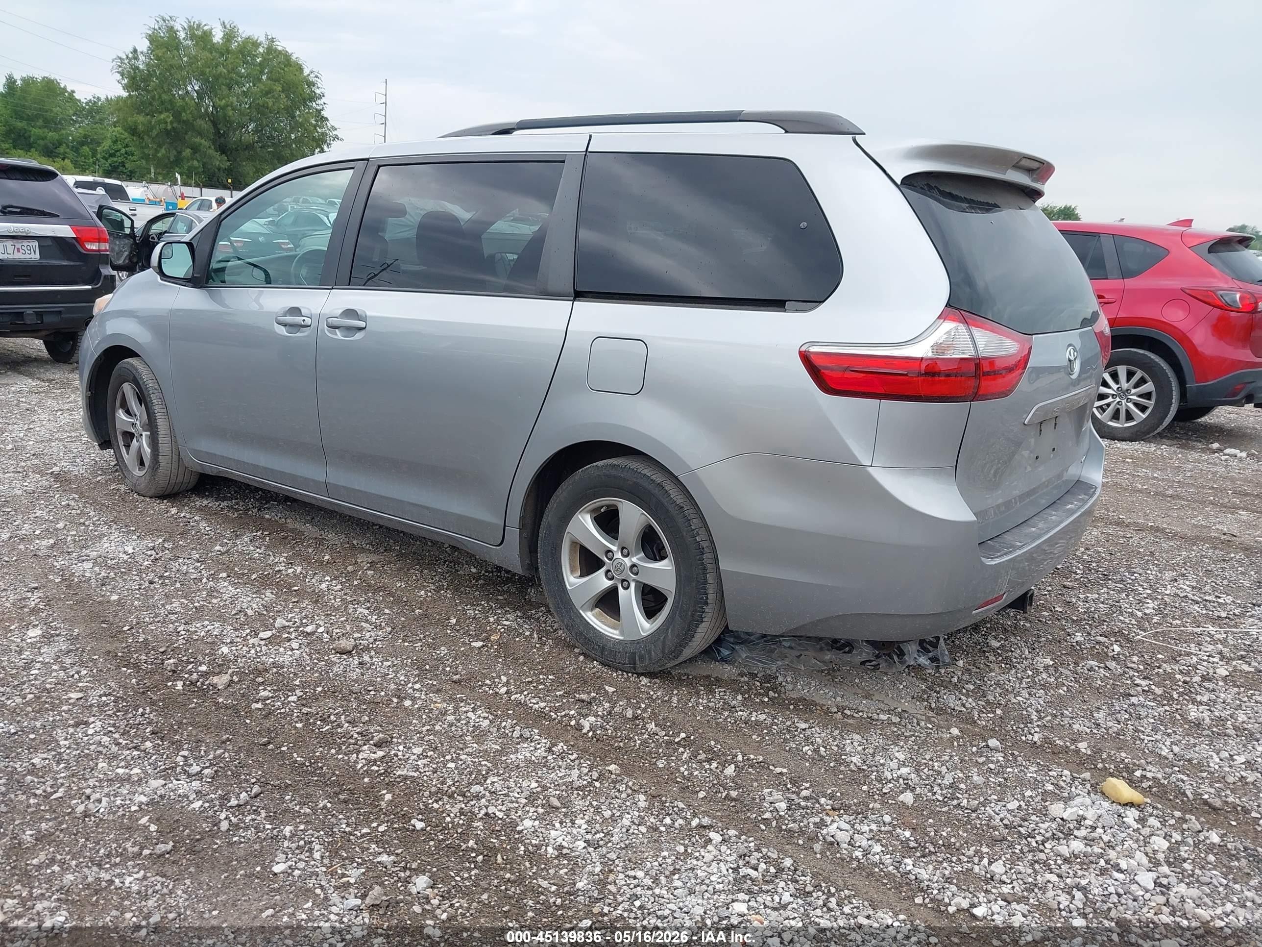 2016 Toyota Sienna Le 8 Passenger Silver vin: 5TDKK3DCXGS740140