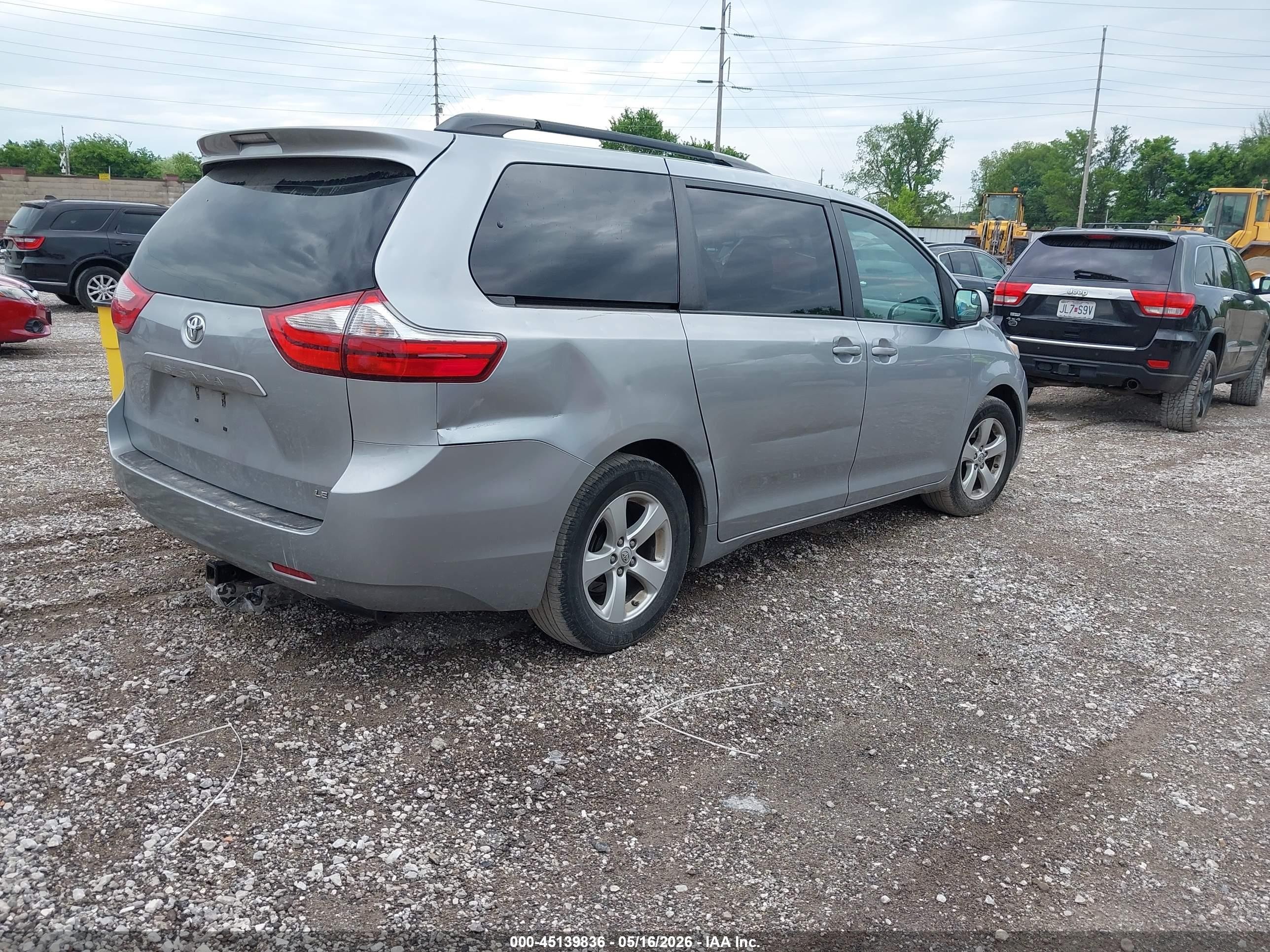2016 Toyota Sienna Le 8 Passenger Silver vin: 5TDKK3DCXGS740140