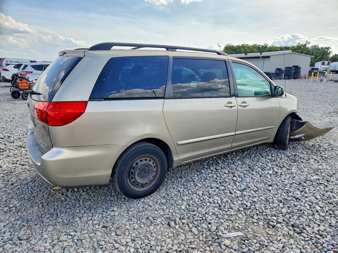 2010 Toyota Sienna Le 7-passenger Tan vin: 5TDKK4CC0AS289086