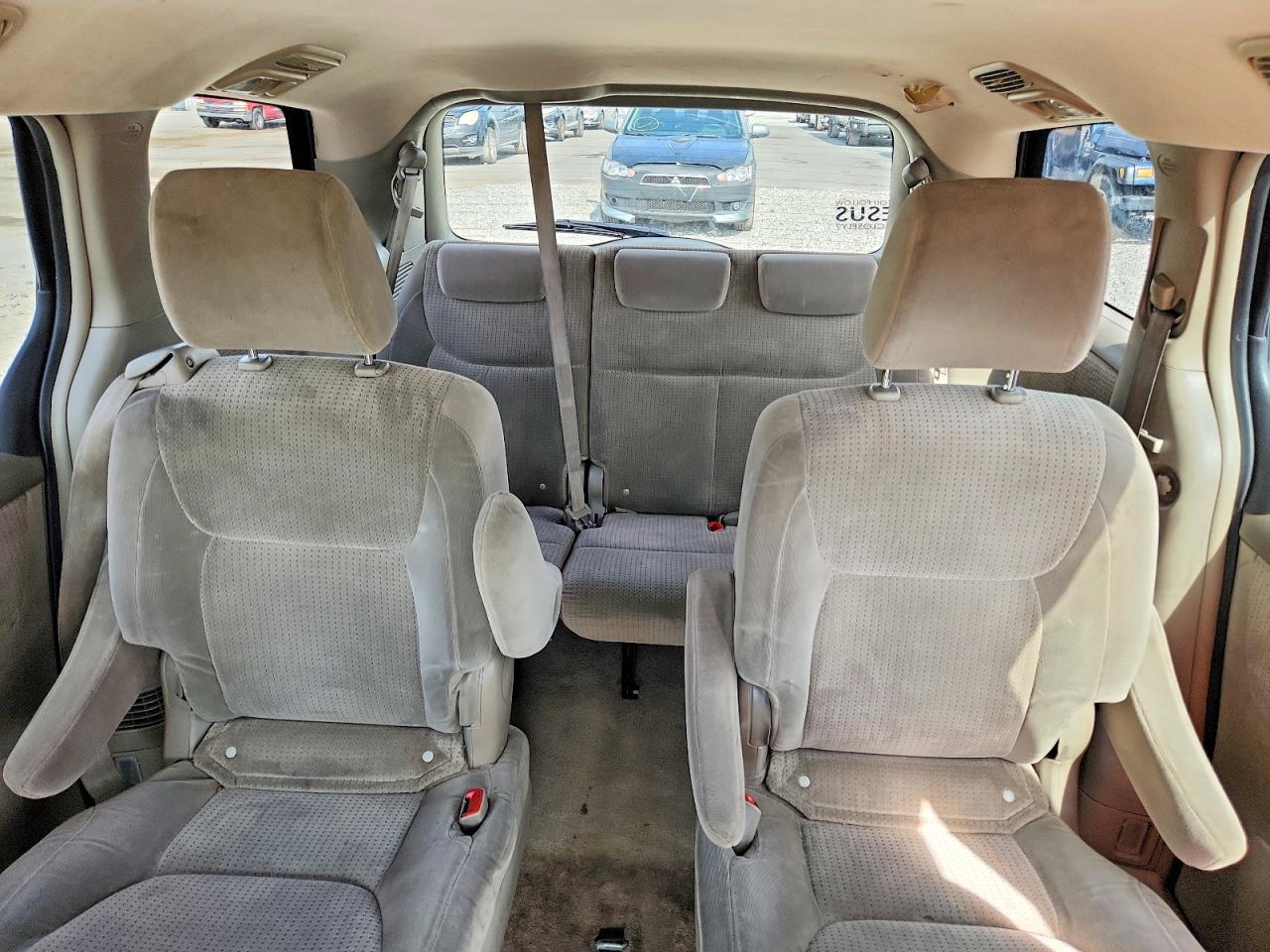 2010 Toyota Sienna Le 7-passenger Tan vin: 5TDKK4CC0AS289086