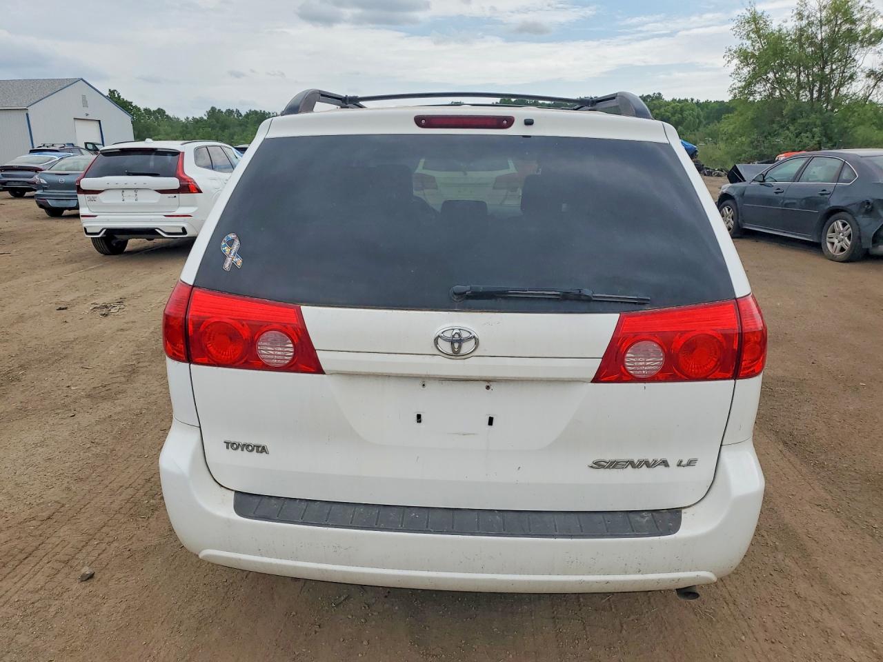 2010 Toyota Sienna Le 8-passenger Белый vin: 5TDKK4CC0AS291615