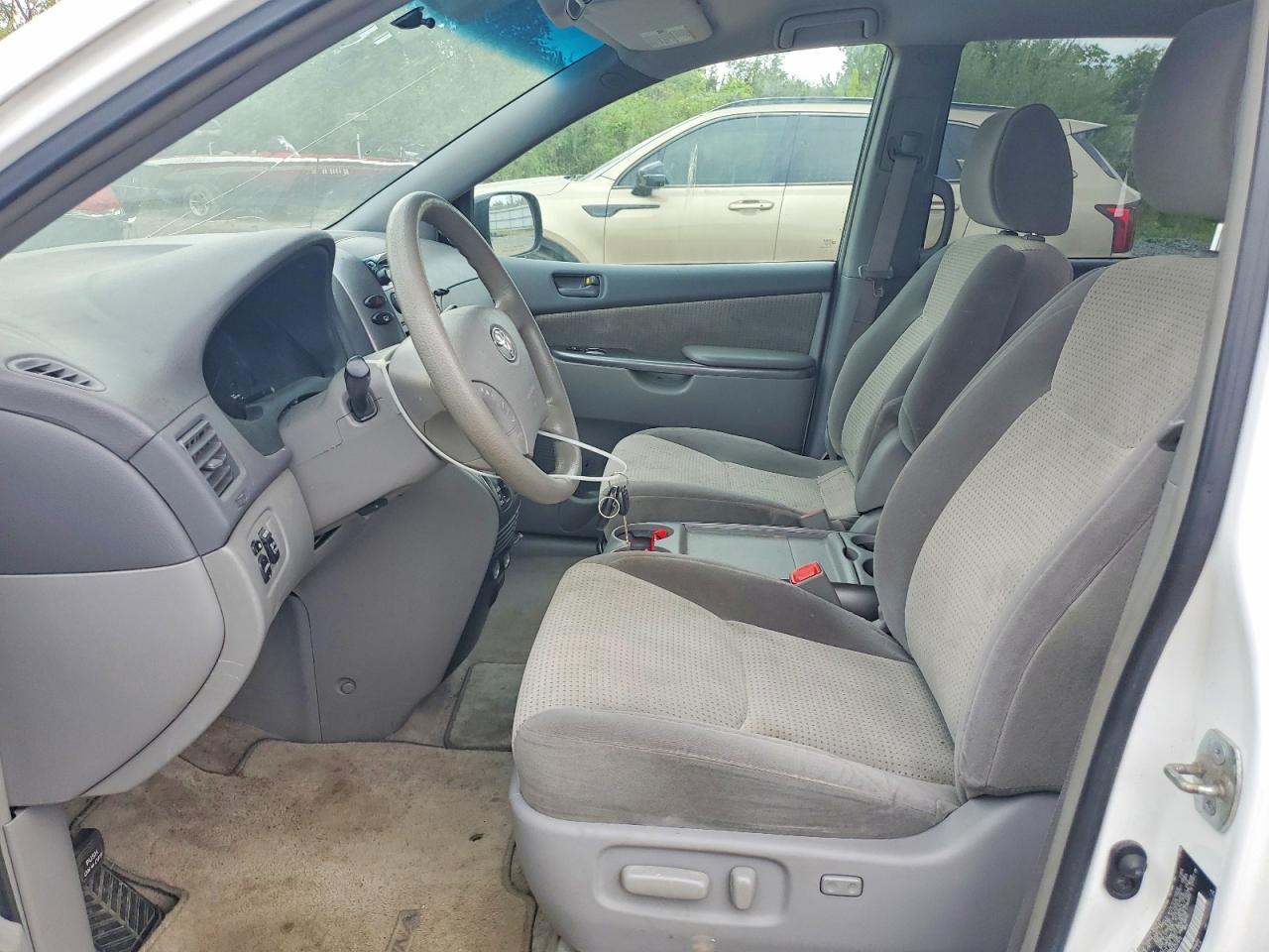 2010 Toyota Sienna Le 8-passenger Белый vin: 5TDKK4CC0AS291615
