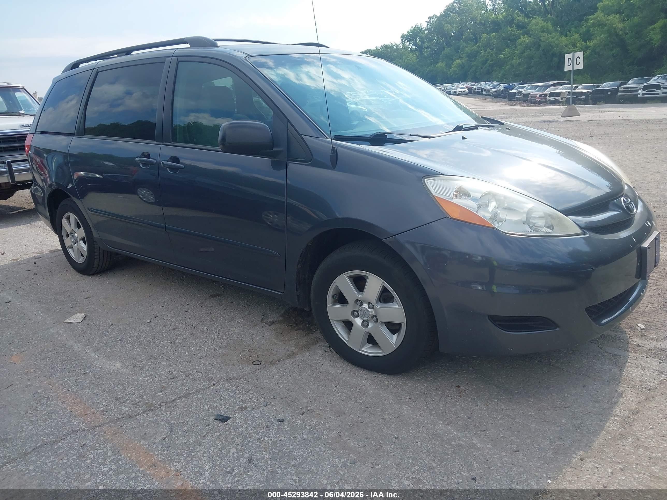 2010 Toyota Sienna Le Gray vin: 5TDKK4CC0AS294630