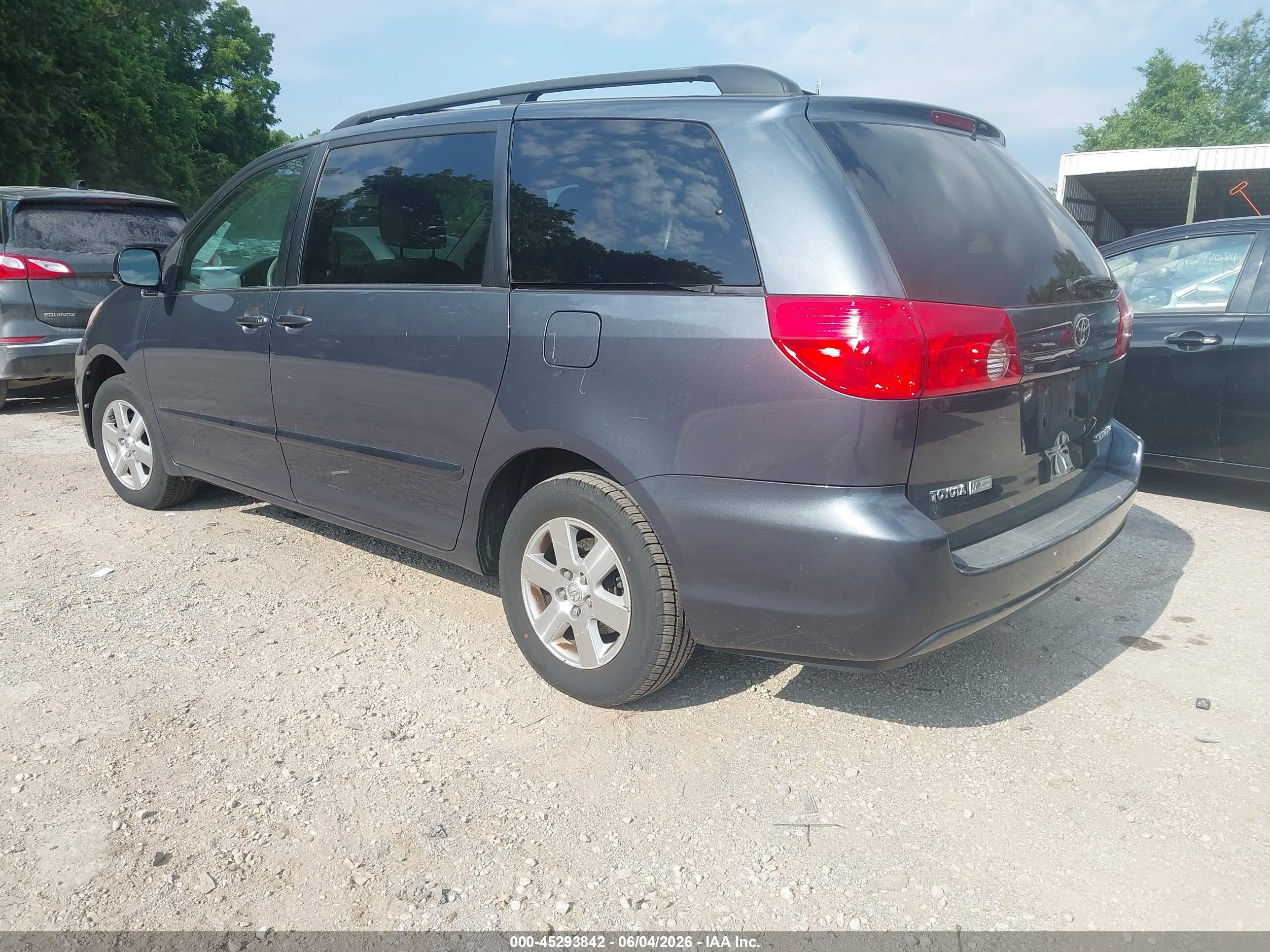 2010 Toyota Sienna Le Gray vin: 5TDKK4CC0AS294630