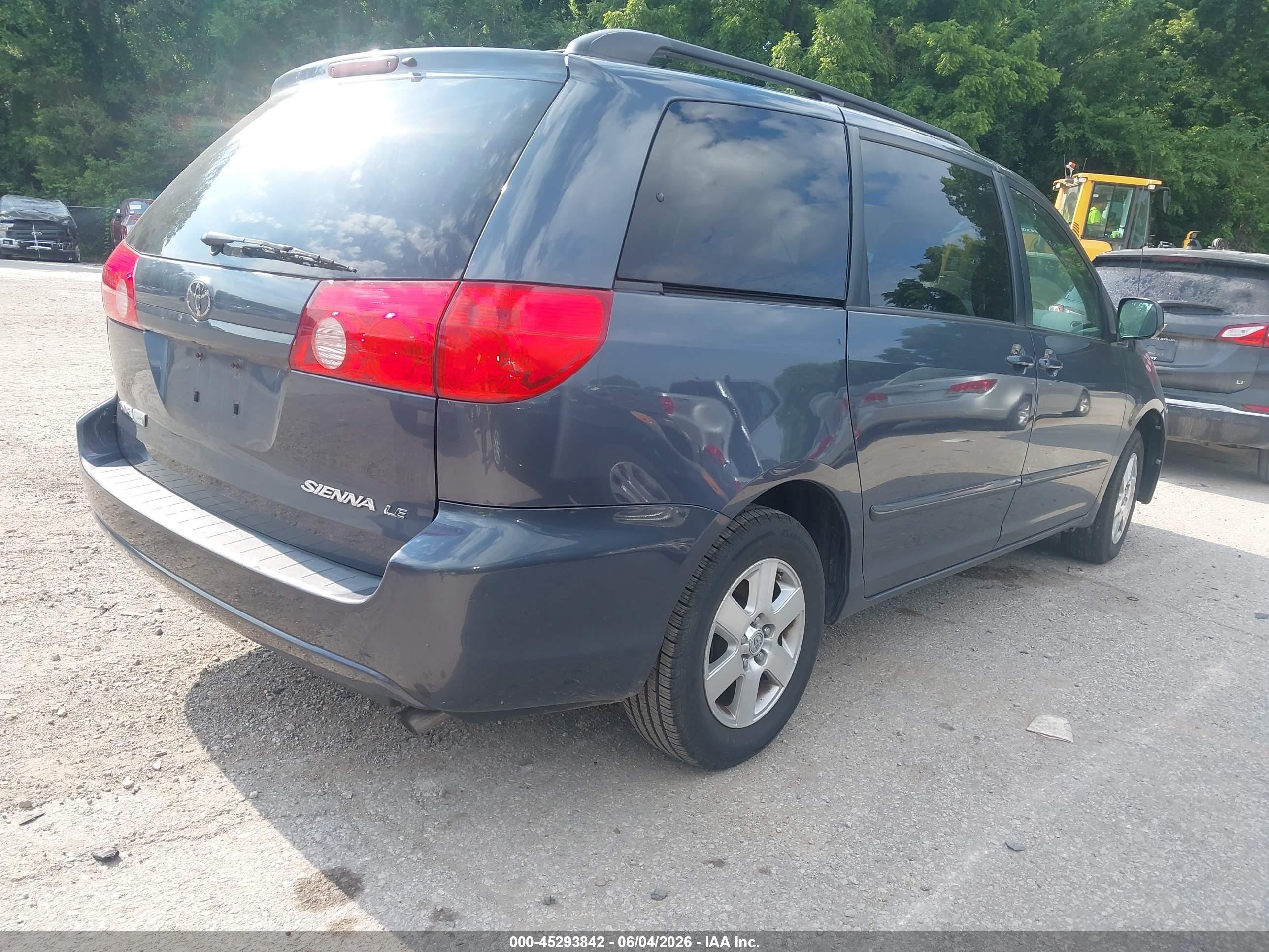 2010 Toyota Sienna Le Gray vin: 5TDKK4CC0AS294630
