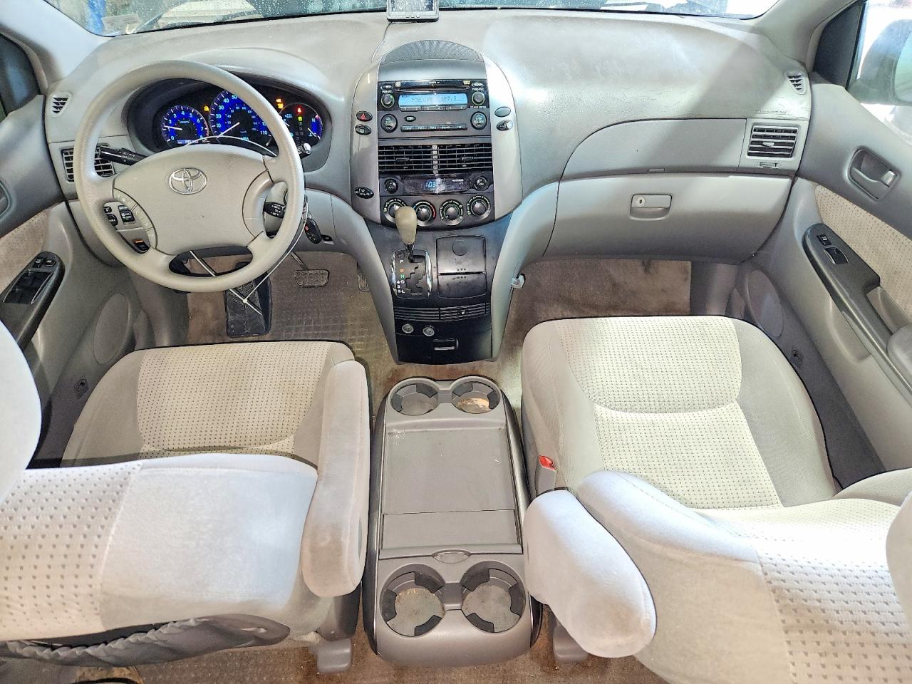 2010 Toyota Sienna Le 7-passenger Blue vin: 5TDKK4CC0AS301009