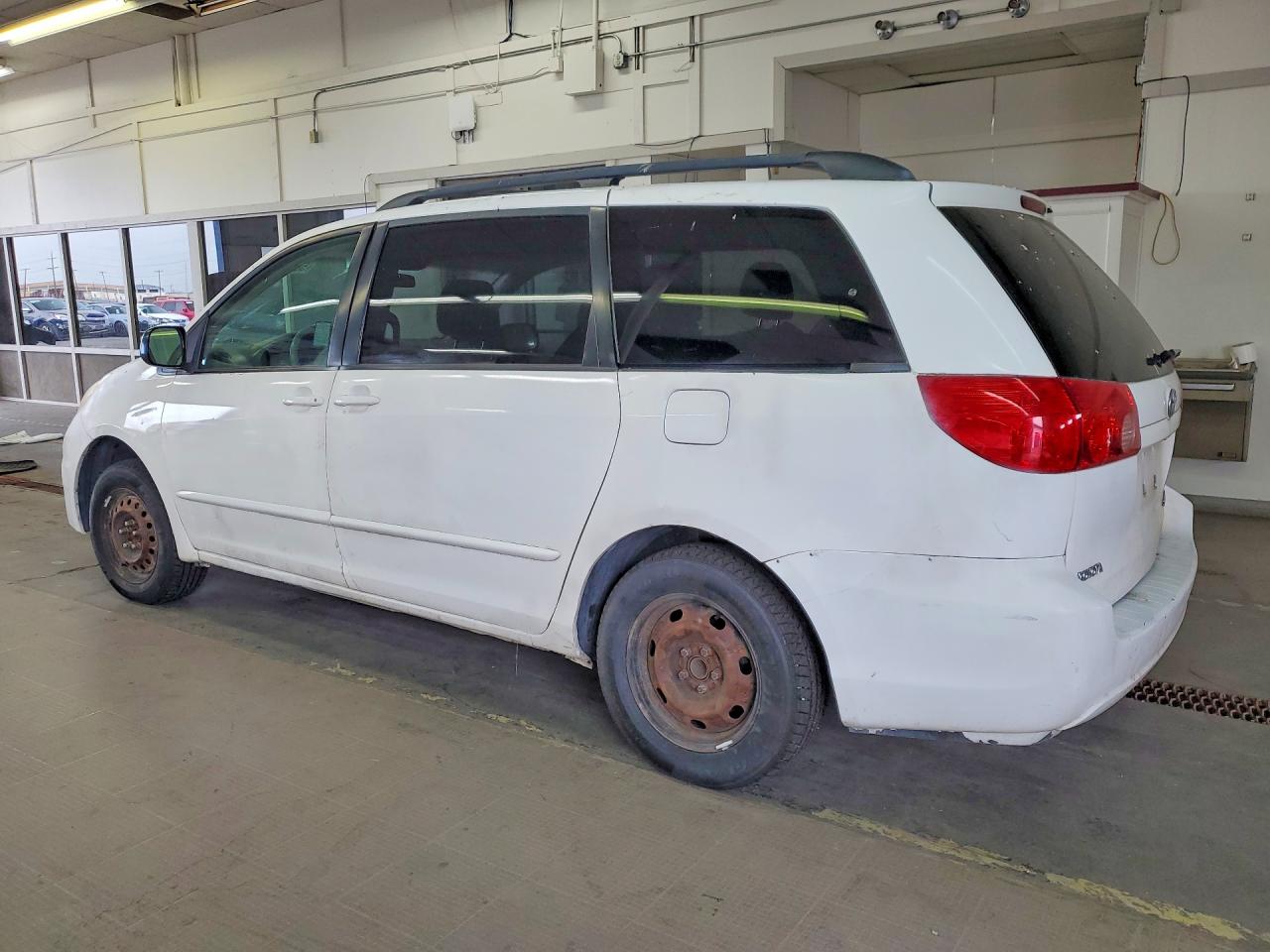 2010 Toyota Sienna Le 7-passenger Белый vin: 5TDKK4CC0AS303584