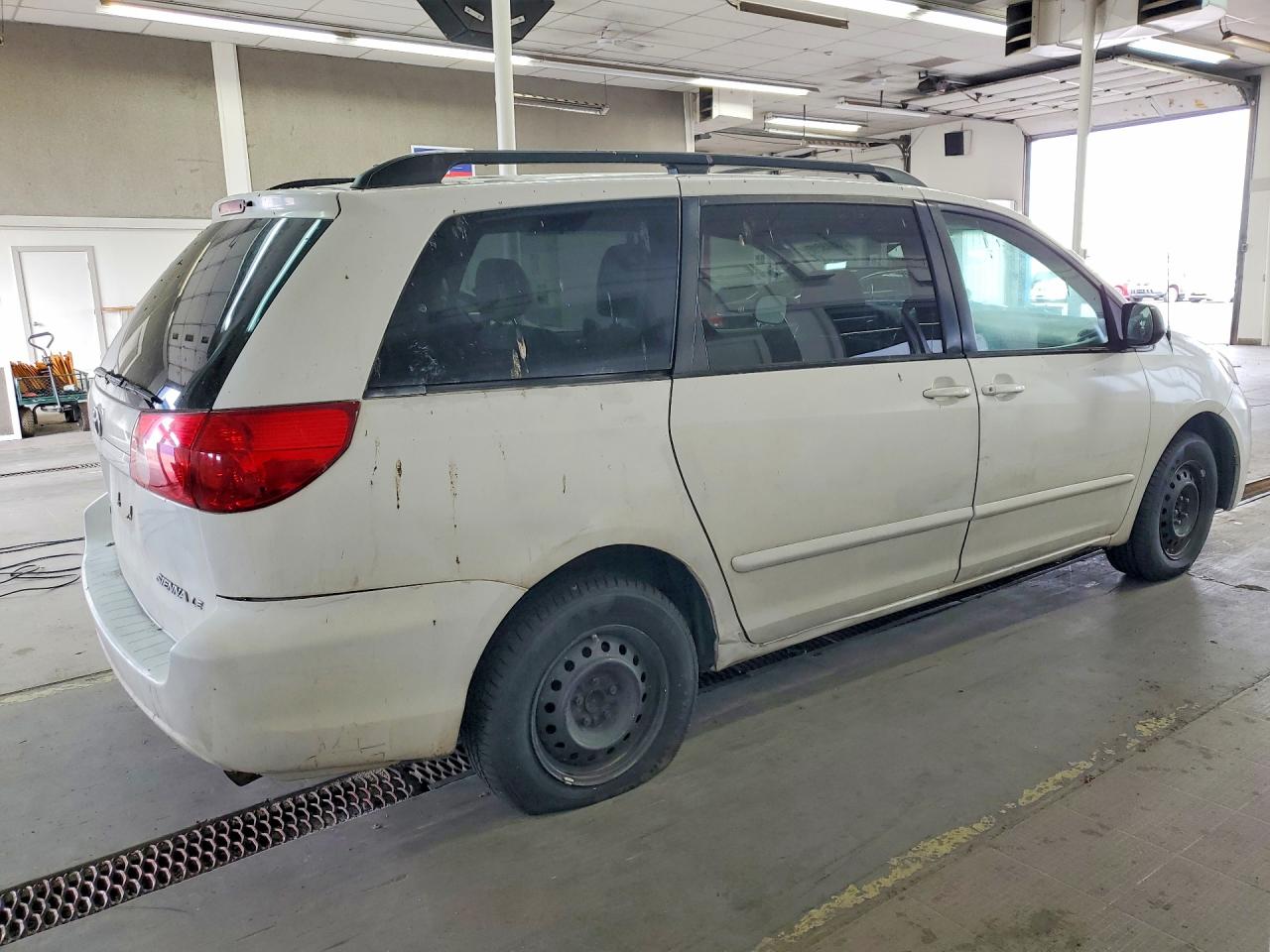 2010 Toyota Sienna Le 7-passenger Белый vin: 5TDKK4CC0AS303584