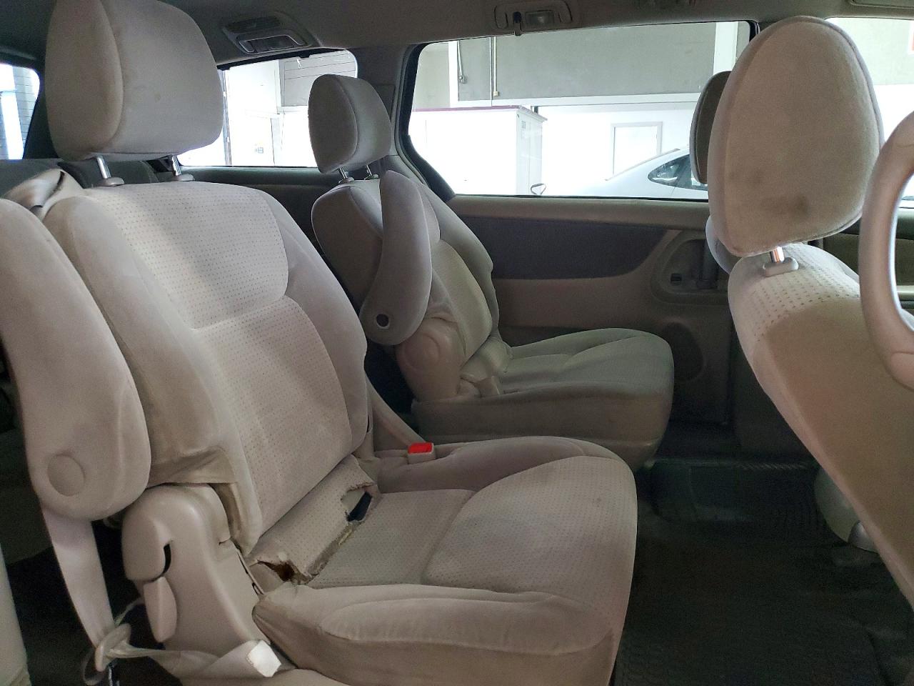 2010 Toyota Sienna Le 7-passenger Белый vin: 5TDKK4CC0AS303584