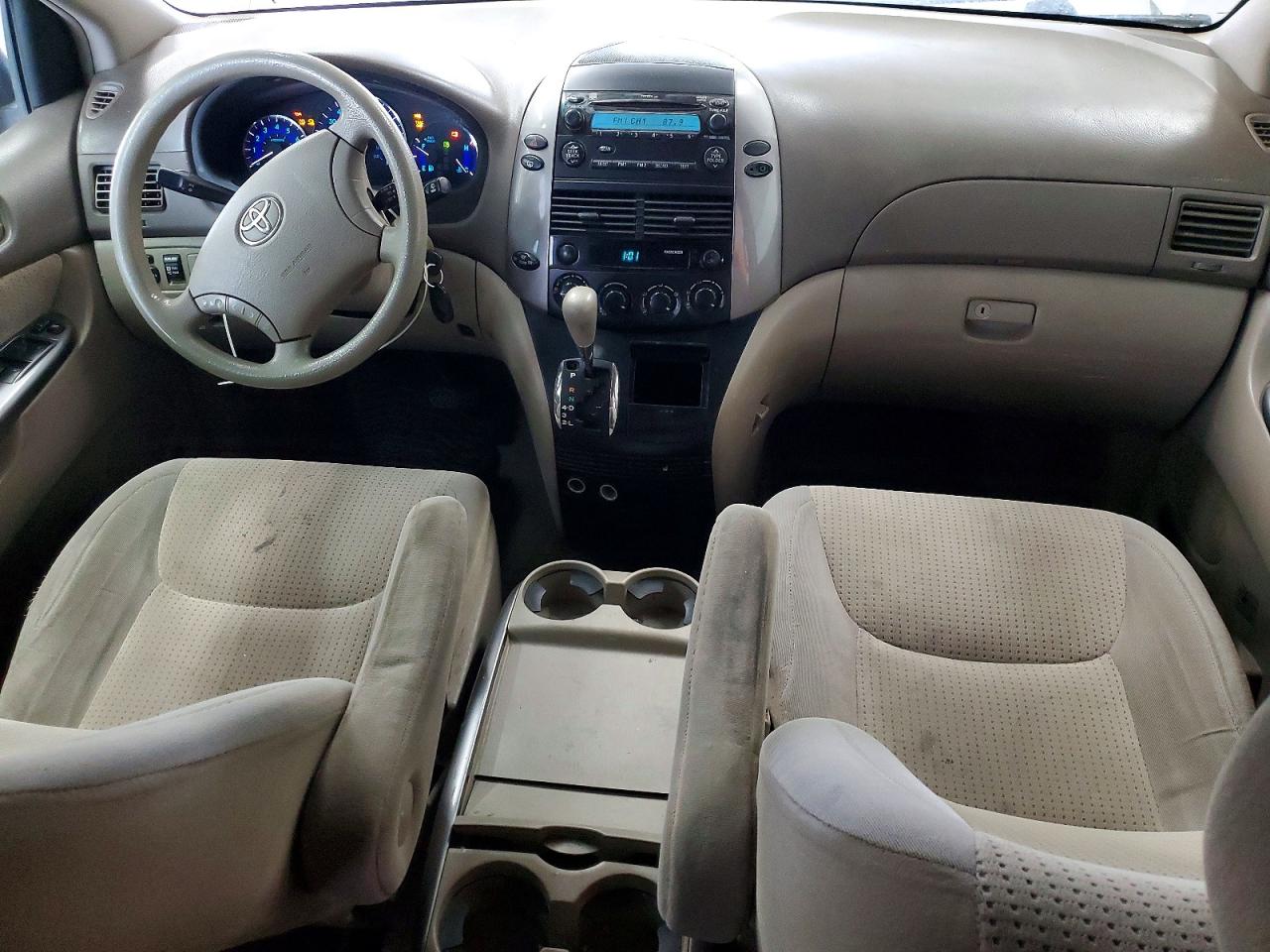 2010 Toyota Sienna Le 7-passenger Белый vin: 5TDKK4CC0AS303584