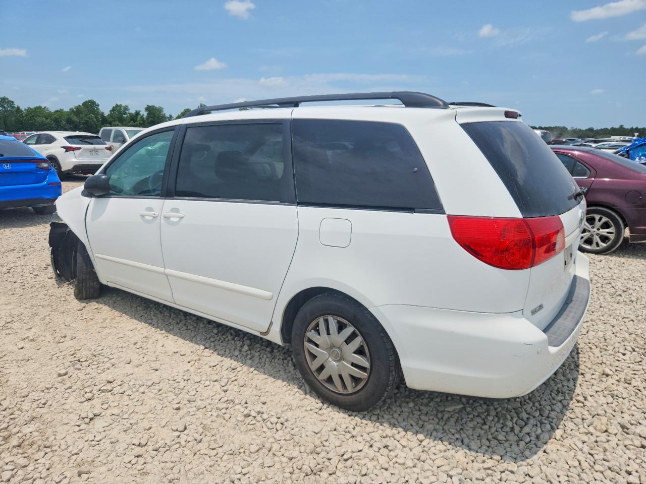 2010 Toyota Sienna Le 8-passenger White vin: 5TDKK4CC0AS309143