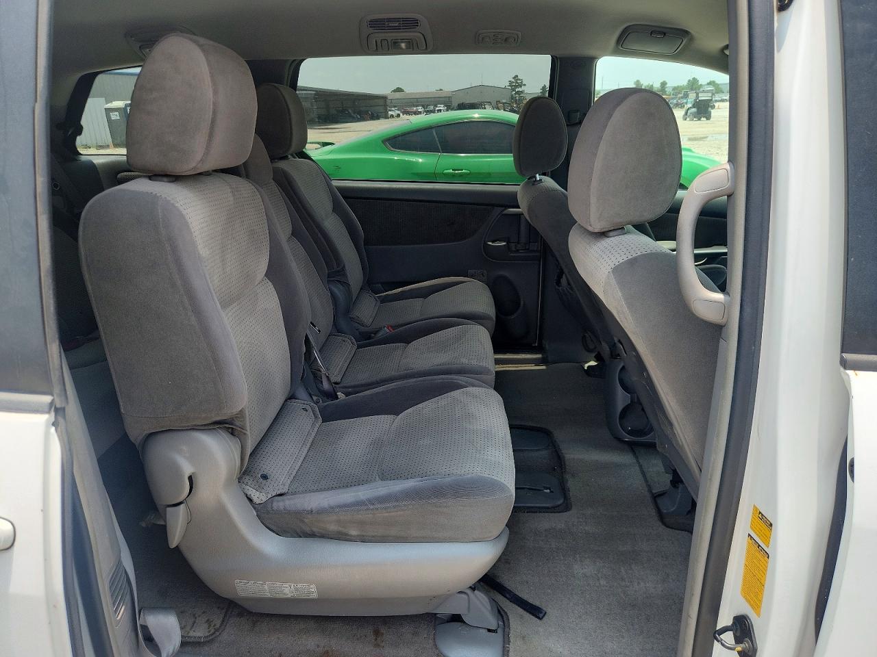 2010 Toyota Sienna Le 8-passenger White vin: 5TDKK4CC0AS309143