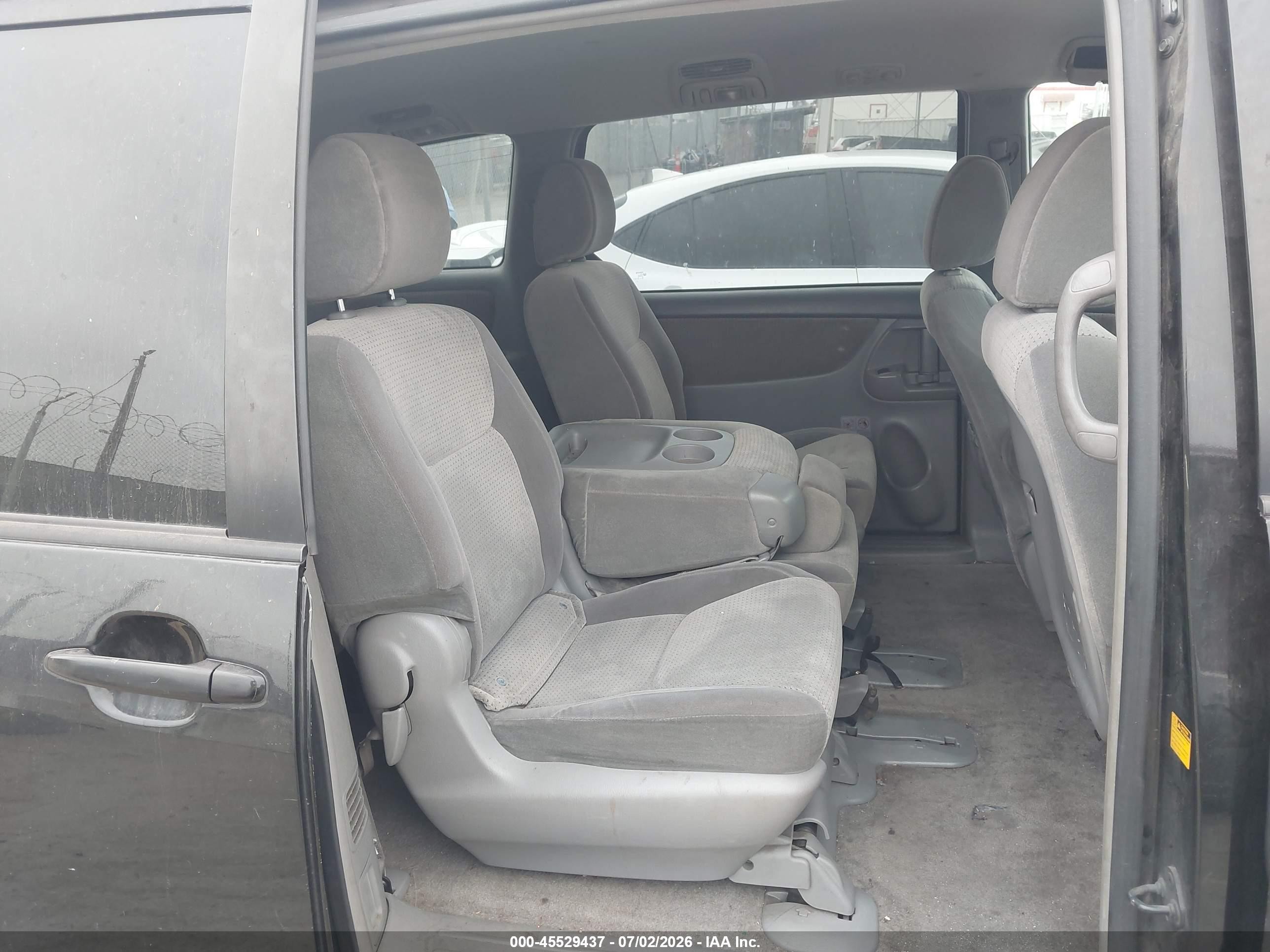 2010 Toyota Sienna Le Black vin: 5TDKK4CC0AS318506