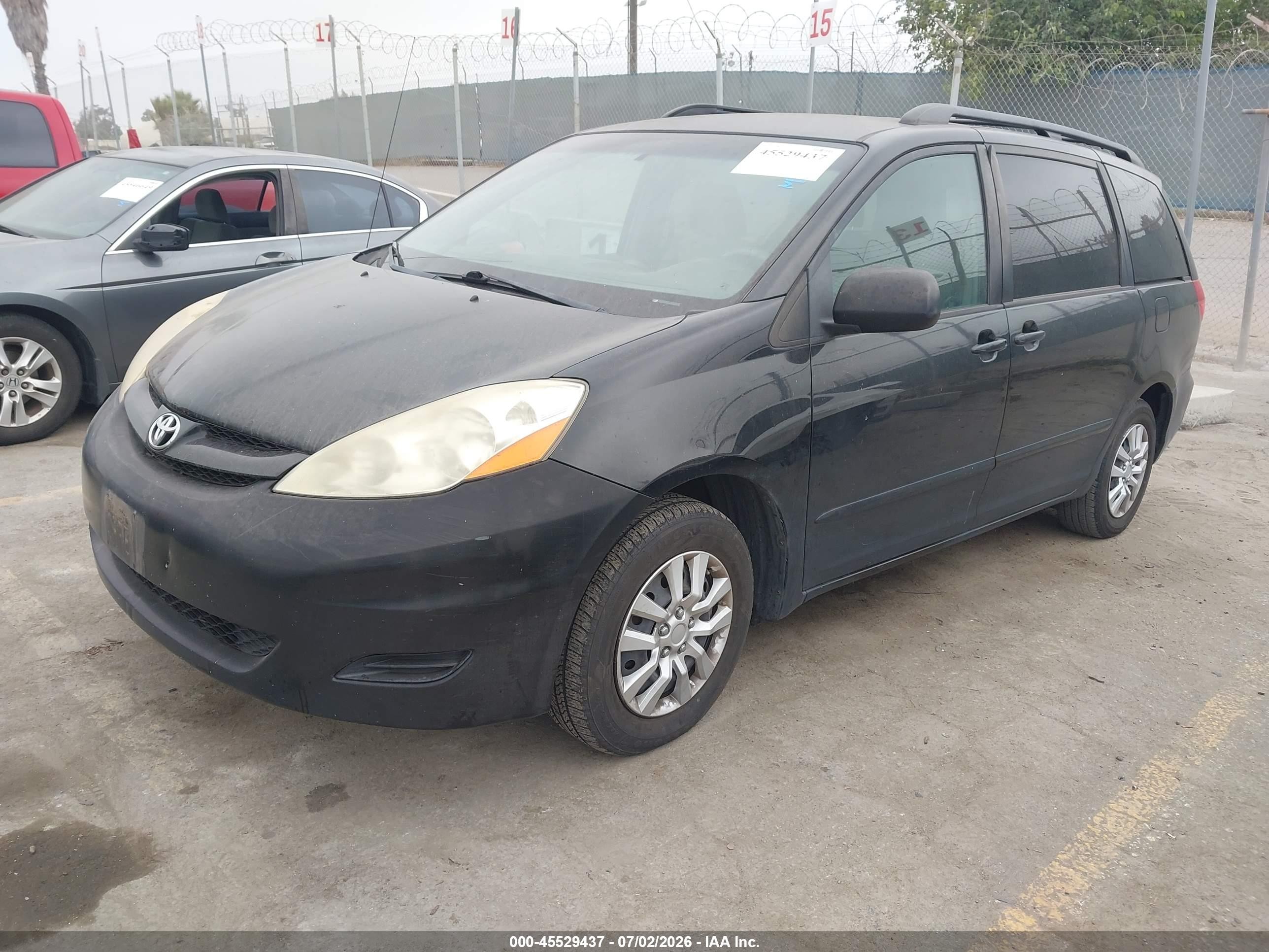 2010 Toyota Sienna Le Black vin: 5TDKK4CC0AS318506